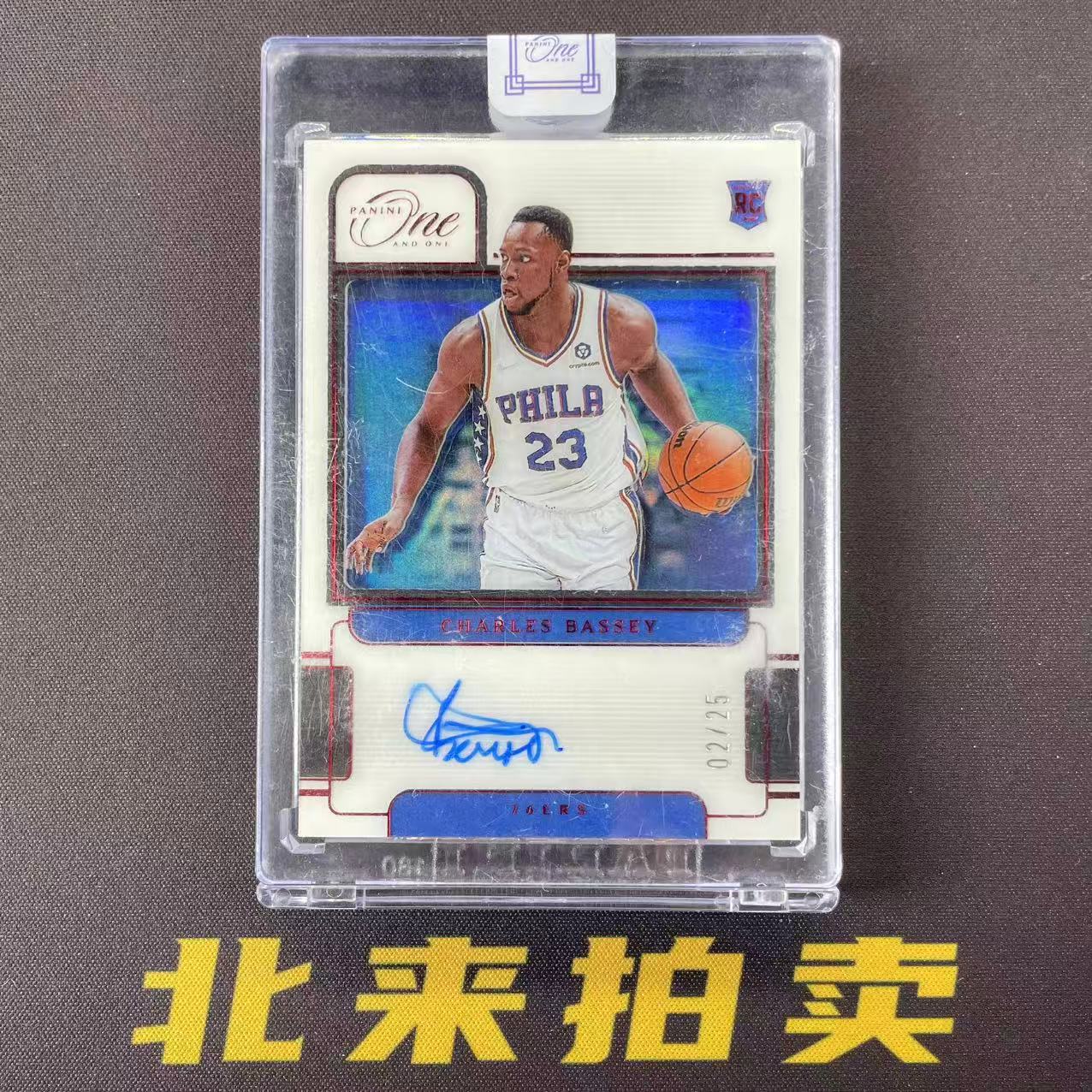 【北来拍卖】 Q1 2021-22 Panini One And One Charles Bassey 查尔斯 巴锡 76人 新秀 RC 25编 签字 卡签 红平行 原封砖 卡品如图【小辉】726#