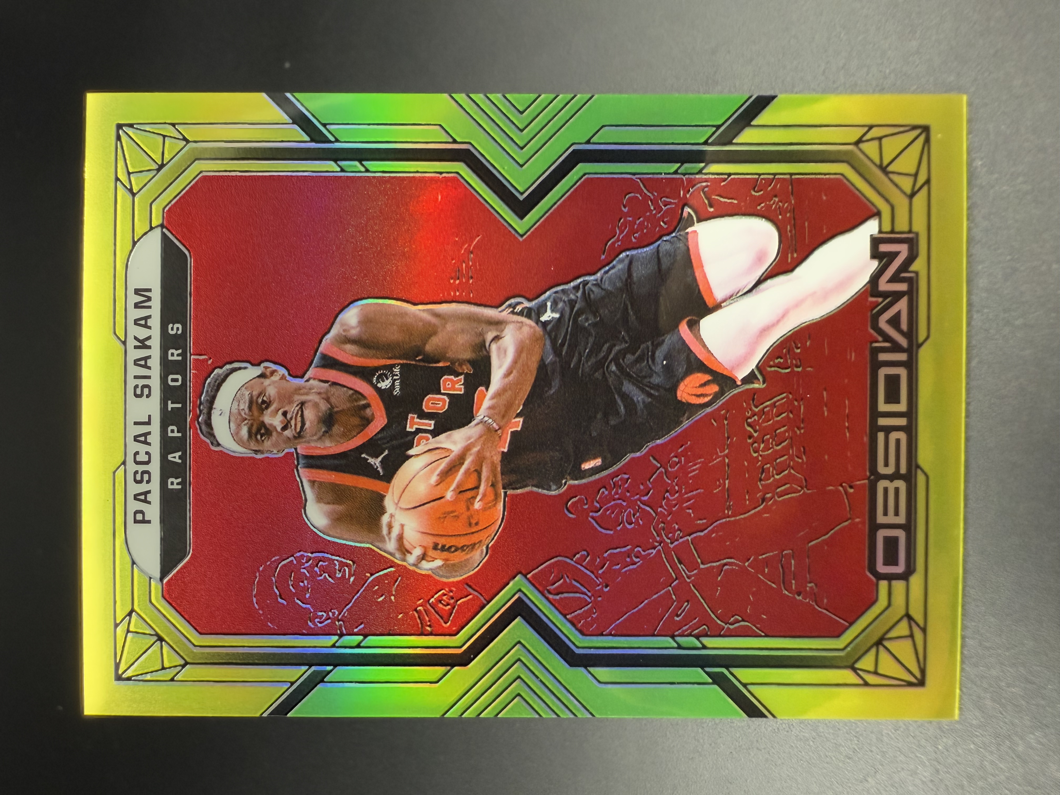 2021-22 Panini Obsidian Pascal Siakam 【湖水蓝拍卖】西亚卡姆 猛龙  黑曜石 荧光折 99编 折射  专收凑套必备 未来可期 卡品如图 ZG