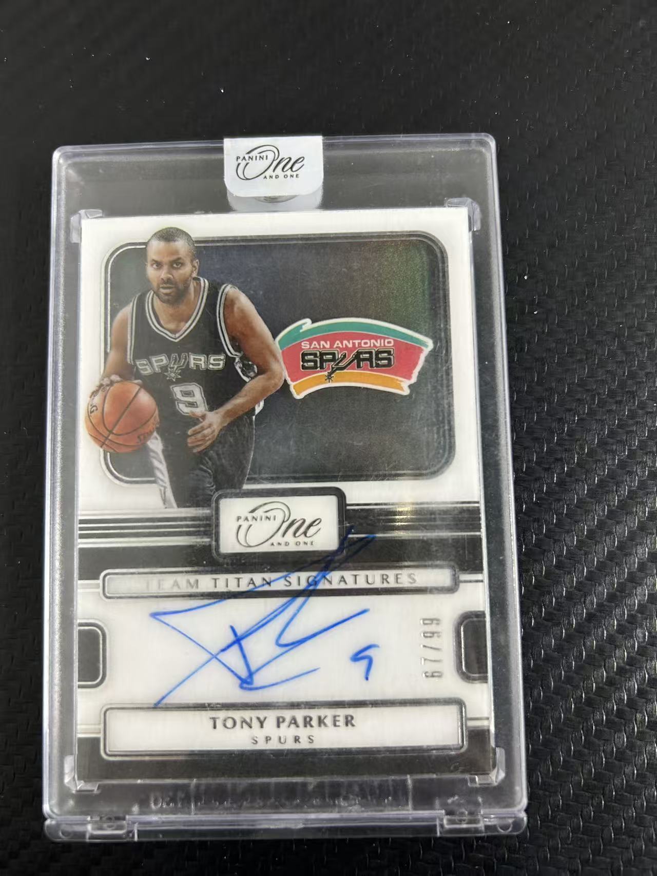 2022-23 Panini One and One Tony Parker #TTS-TPA【灯灯拍卡】OAO 原封砖 马刺 法国跑车 托尼帕克 镜面 签字 卡签 泰坦签 67/99【雪茄】