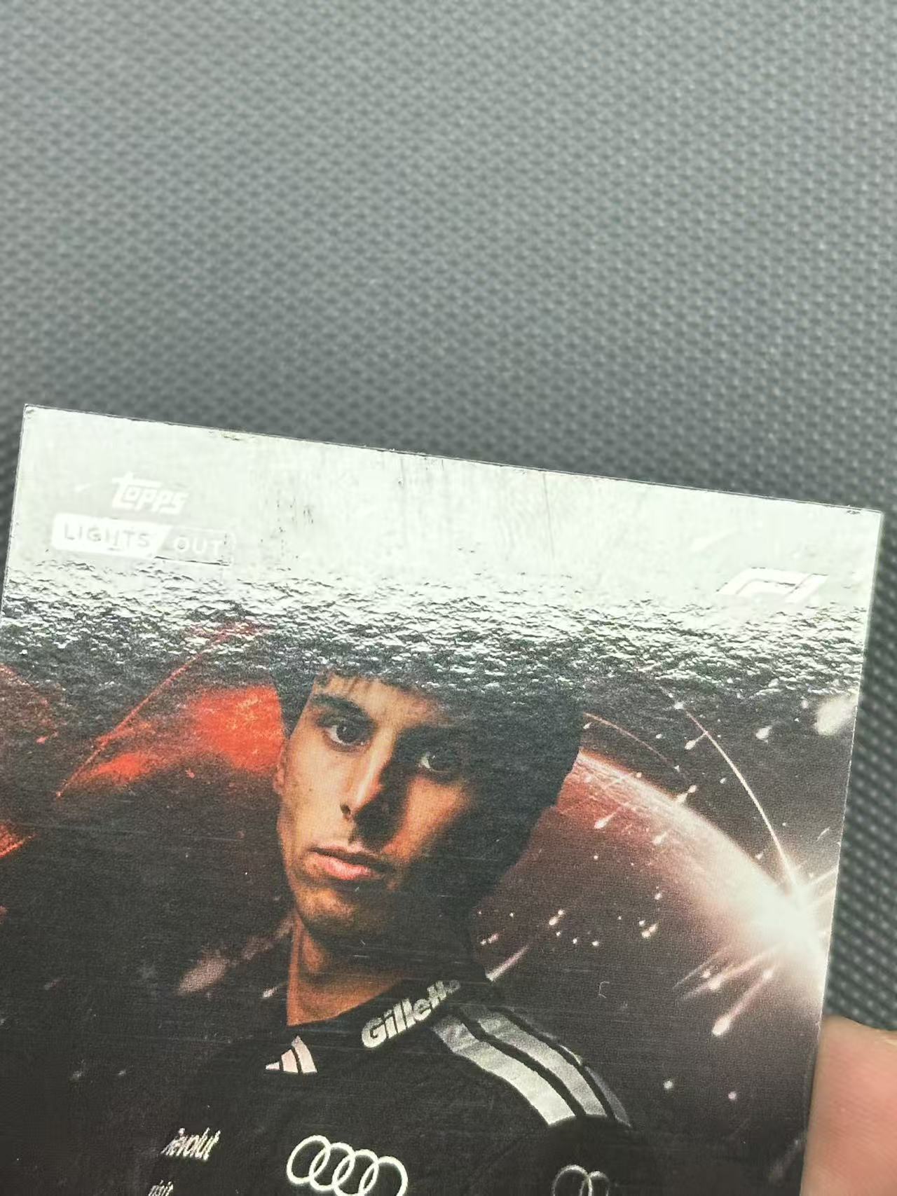 【欧卡体育】2026 Topps F1 Lights Out 车灯 Gabriel Bortoleto 博托莱托 银折 奥迪 收藏必备(No-李总)