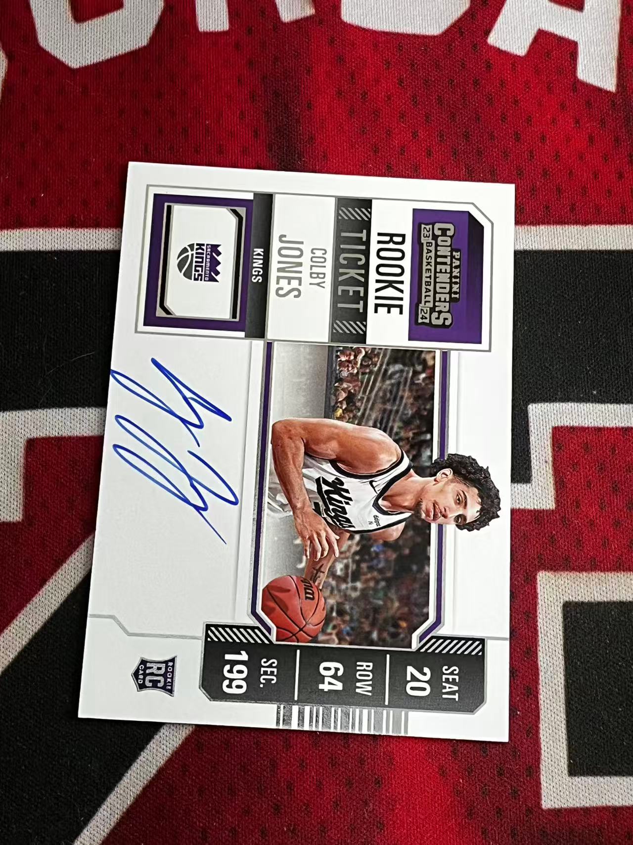 【接寄拍】2023-24 PANINI CONTENDERS OPTIC 球票系列 国王 新秀RC 科尔比琼斯 签字卡 卡签 变化版新秀球票签字卡 【烂臭嘴拍卖】