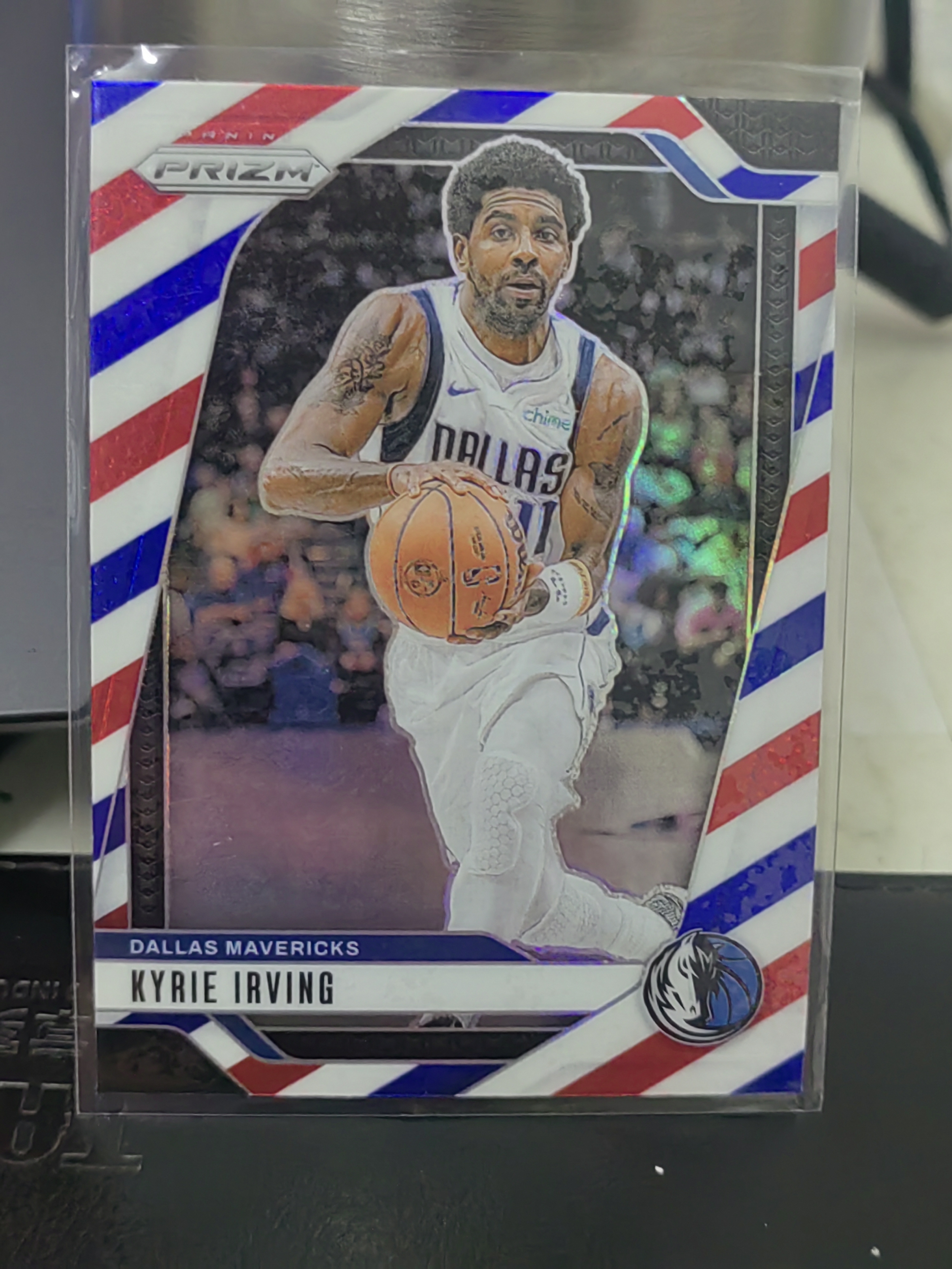 2024-25 Panini Prizm Kyrie Irving PZ 凯里 欧文 独行侠 三色折 篮 白边白角 不保卡品 卡品如图