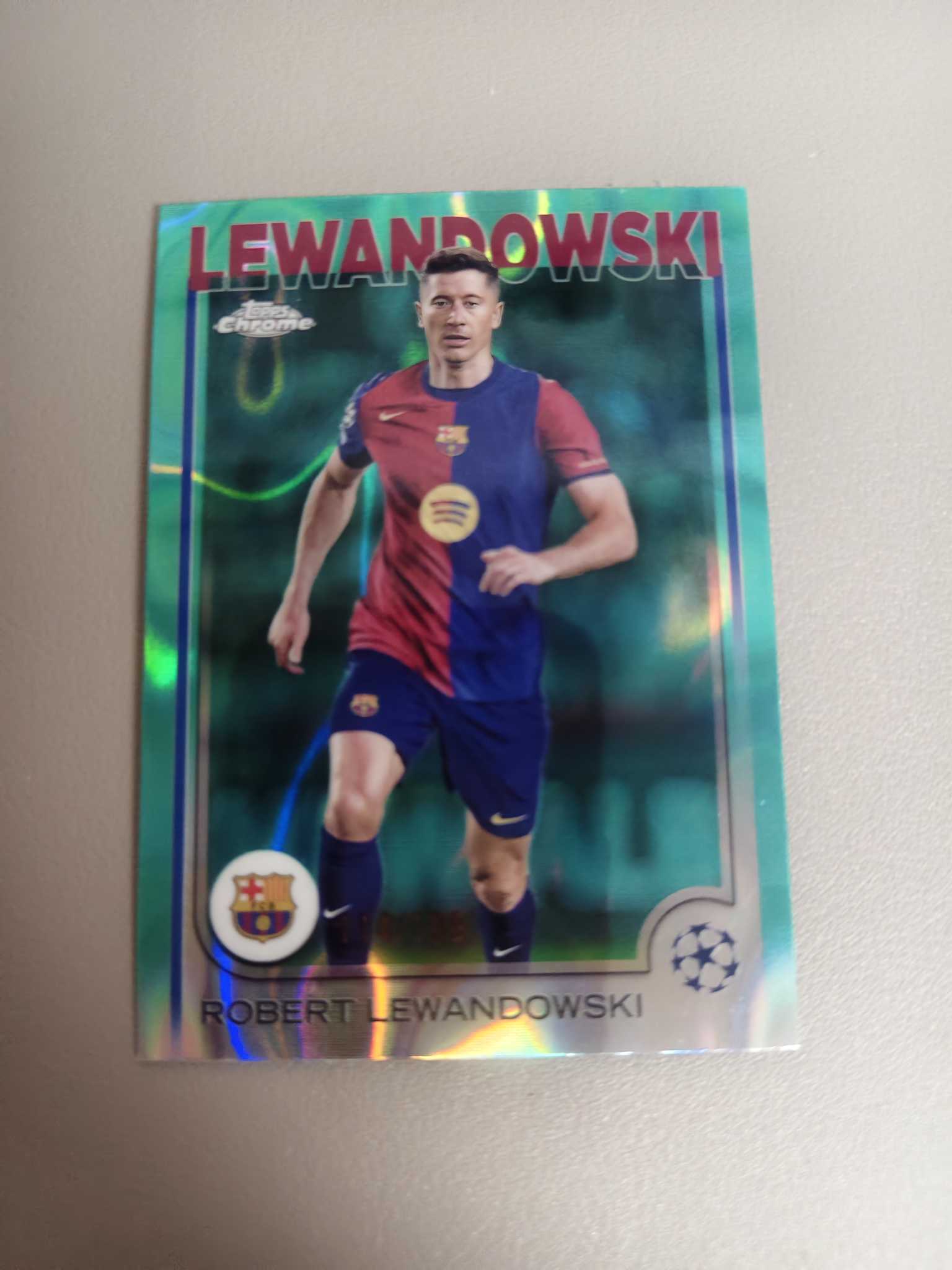 【佩妮拍卖】2025 topps chrome 最新欧战 lewandowski 巴萨 莱万 114/199编 卡品如图 拍前请阅读描述 夜凄星0516