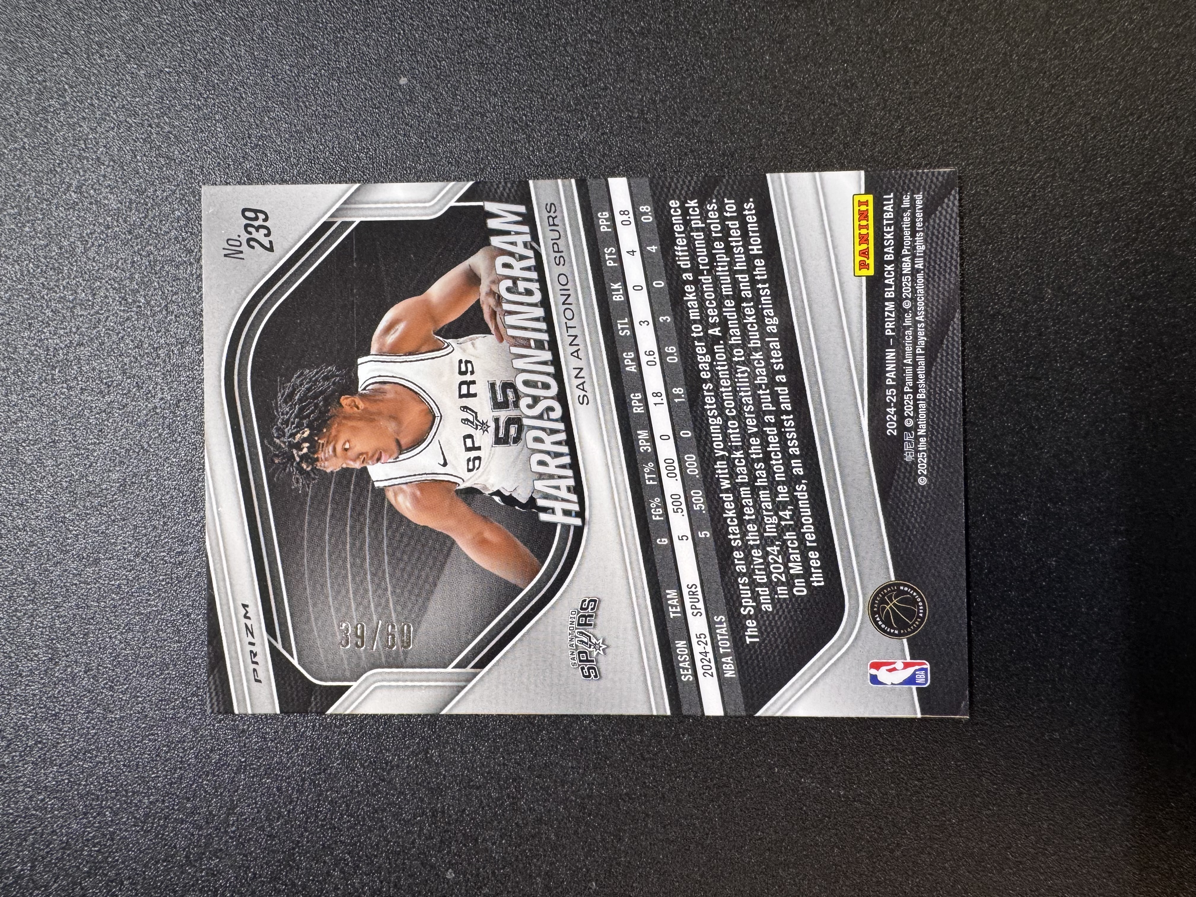 2024-25 Panini Prizm Black Harrison Ingram RC 哈里森 英格拉姆 新秀 银折 签字 马刺 39/60编 卡品如图