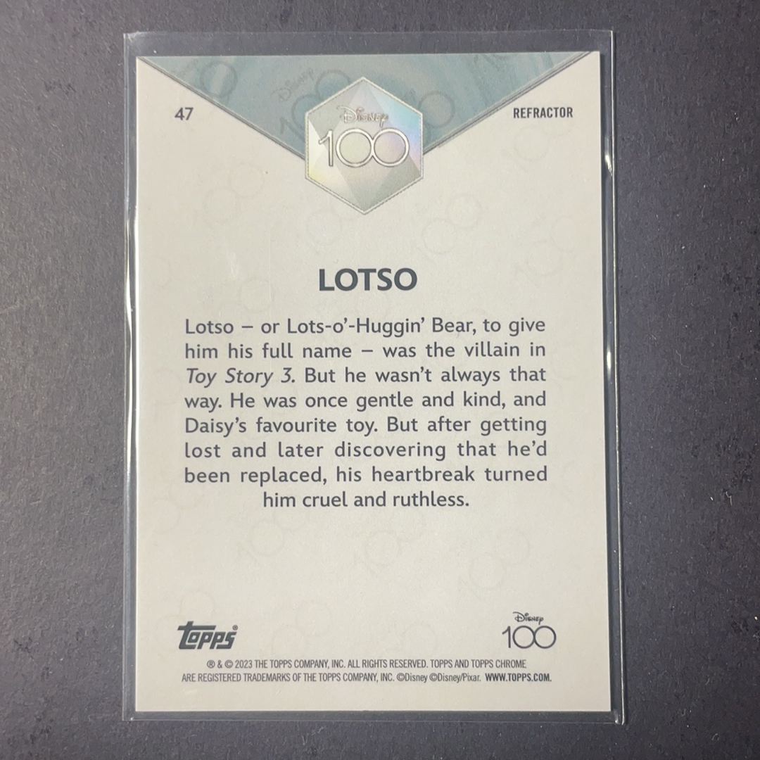 2024 Topps Disney 迪士尼100周年 草莓熊 序号47 base银折射 2023 Topps Chrome Disney 迪士尼100周年 迪士尼元年系列