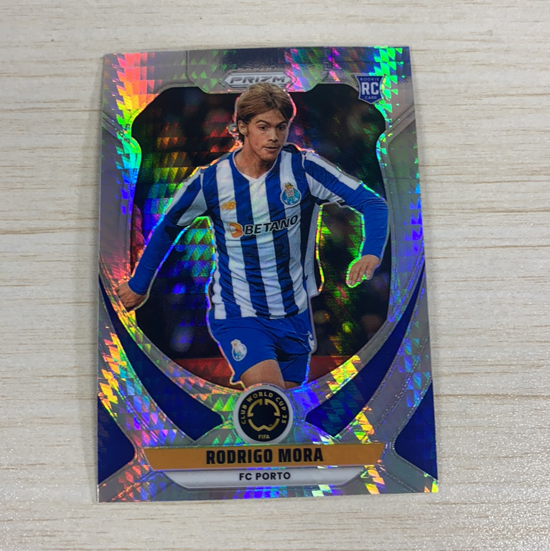 【小牛代拍】2025 Panini Prizm RODRIGO MORA RC 世俱杯pz 元年 罗德里戈 莫拉 波尔图 新秀 葡萄牙中场 天才少年 脉冲折 折射 卡品如图(一哥)