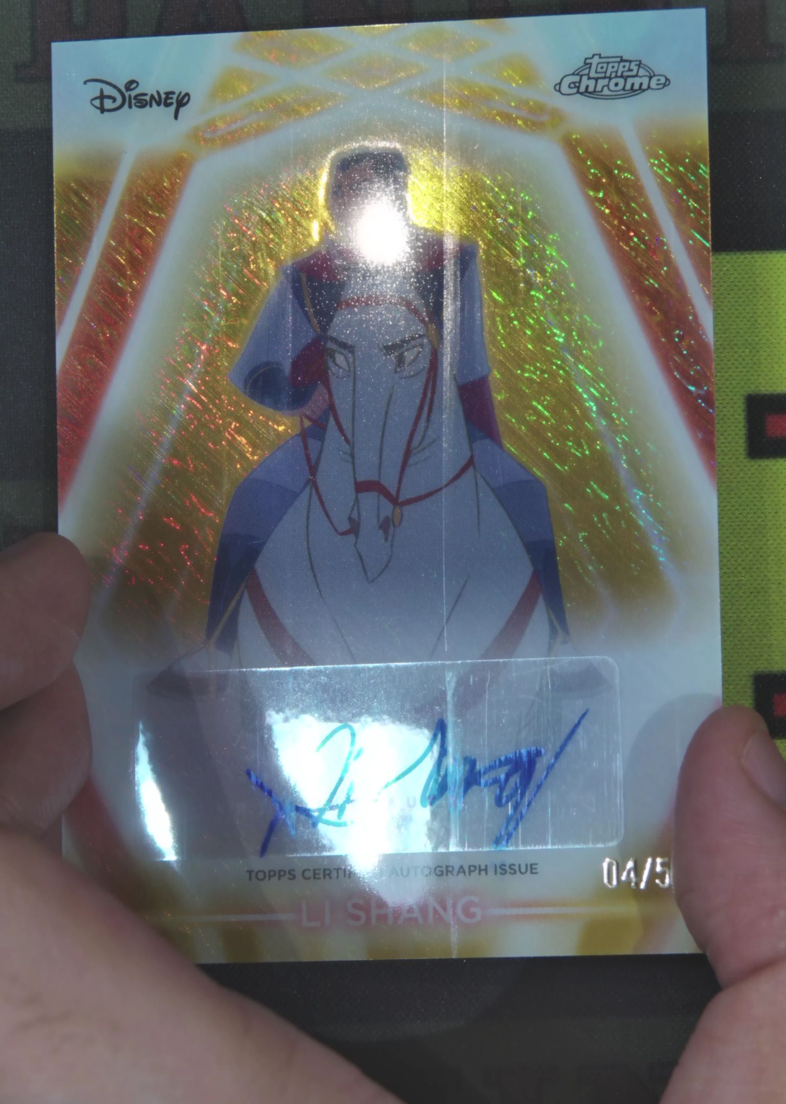 2026 Topps Chrome Li Shang Nirvana Project 李翔 花木兰 04/50 签字 配音演员 金折 金shimmer 迪士尼 霓虹 TC 瑕疵如图 介意勿拍xu001