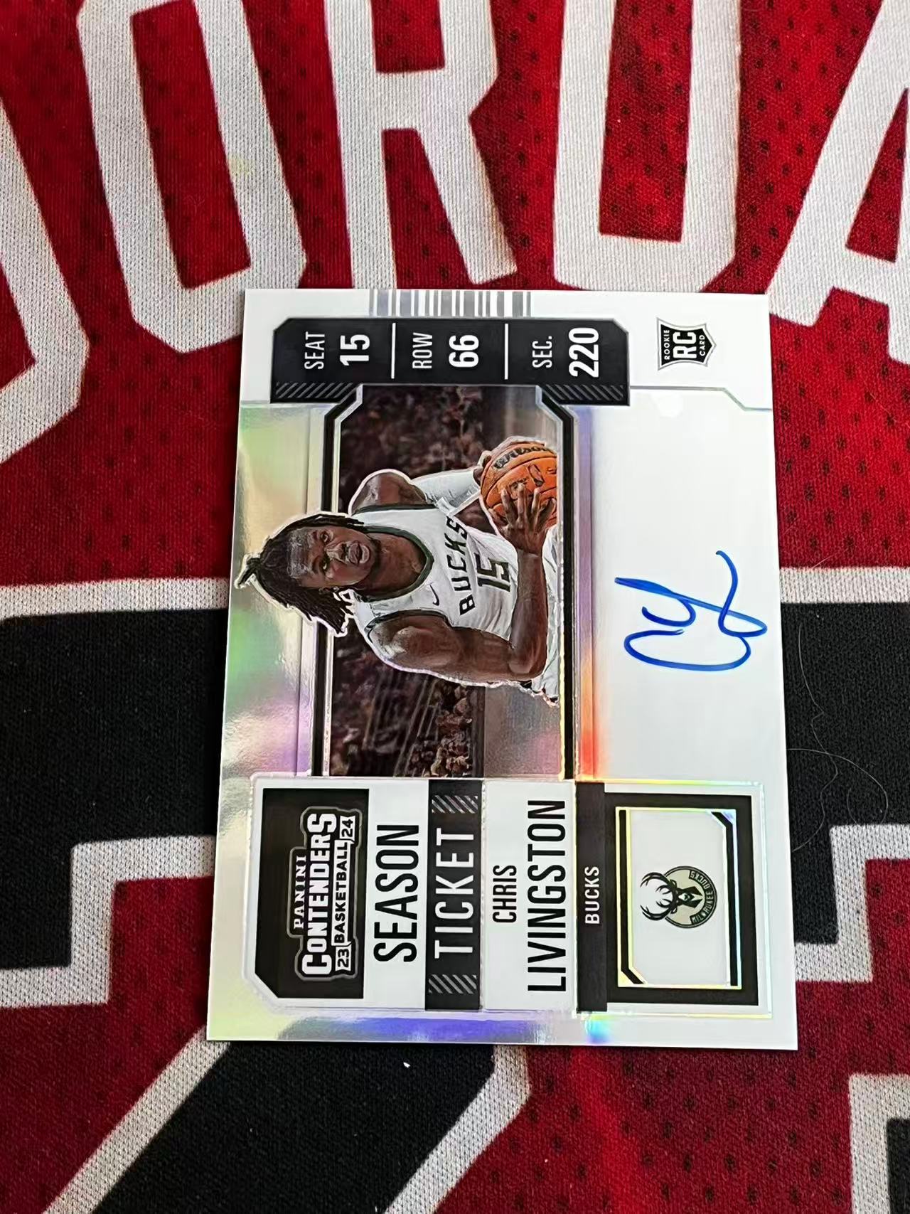 【接寄拍费率低至5%含卡淘手续费】2023-24 PANINI CONTENDERS 球票系列 雄鹿 新秀RC 克里斯利文斯顿 签字卡 卡签 变化版新秀球票签字卡 银折 折射【烂臭嘴拍卖】