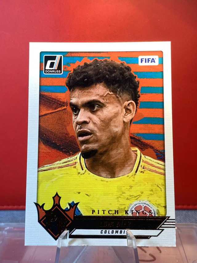 （老末精品代拍) E10 2024-25 Panini Donruss Soccer Luis Diaz 路易斯 迪亚斯 迪亚兹 哥伦比亚 杜蕾斯 Pitch king 油画特卡  顺丰
