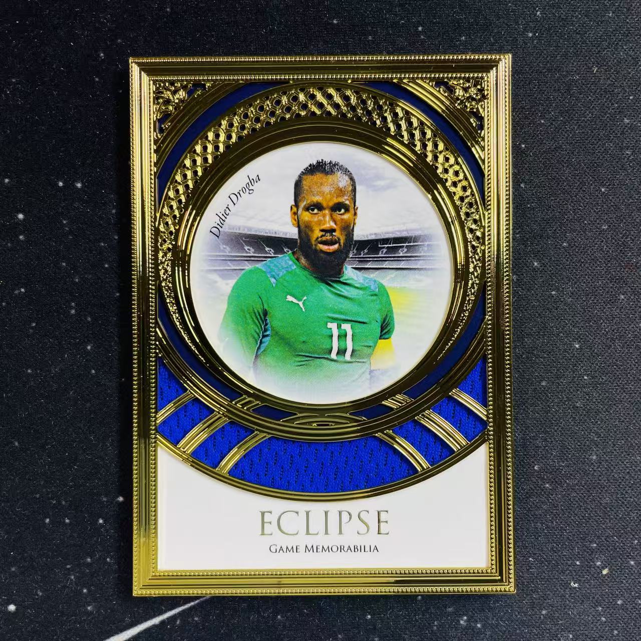 2025 Futera Unique Didier Drogba 迪迪埃 德罗巴 魔兽 切尔西 科特迪瓦 申花 福特拉 06/12编 Eclipse 金框物料 GU落场球衣 金属框 特卡 金平行 瑕疵如图 洛北拍卖 徐总3380L