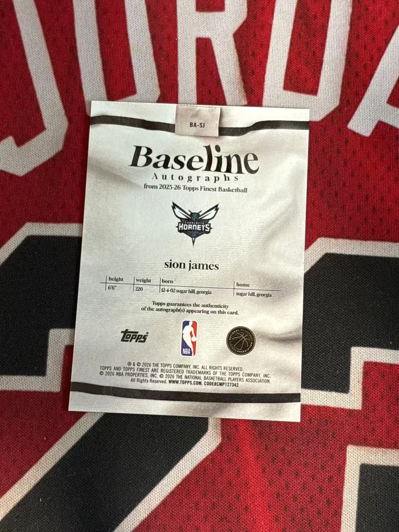 2025-26 TOPPS FINEST SION JAMES 黄蜂 新秀RC 希恩詹姆斯 西恩詹姆斯 签字卡 新秀签 BASELINE底线签 专收凑套必备【烂臭嘴拍卖】