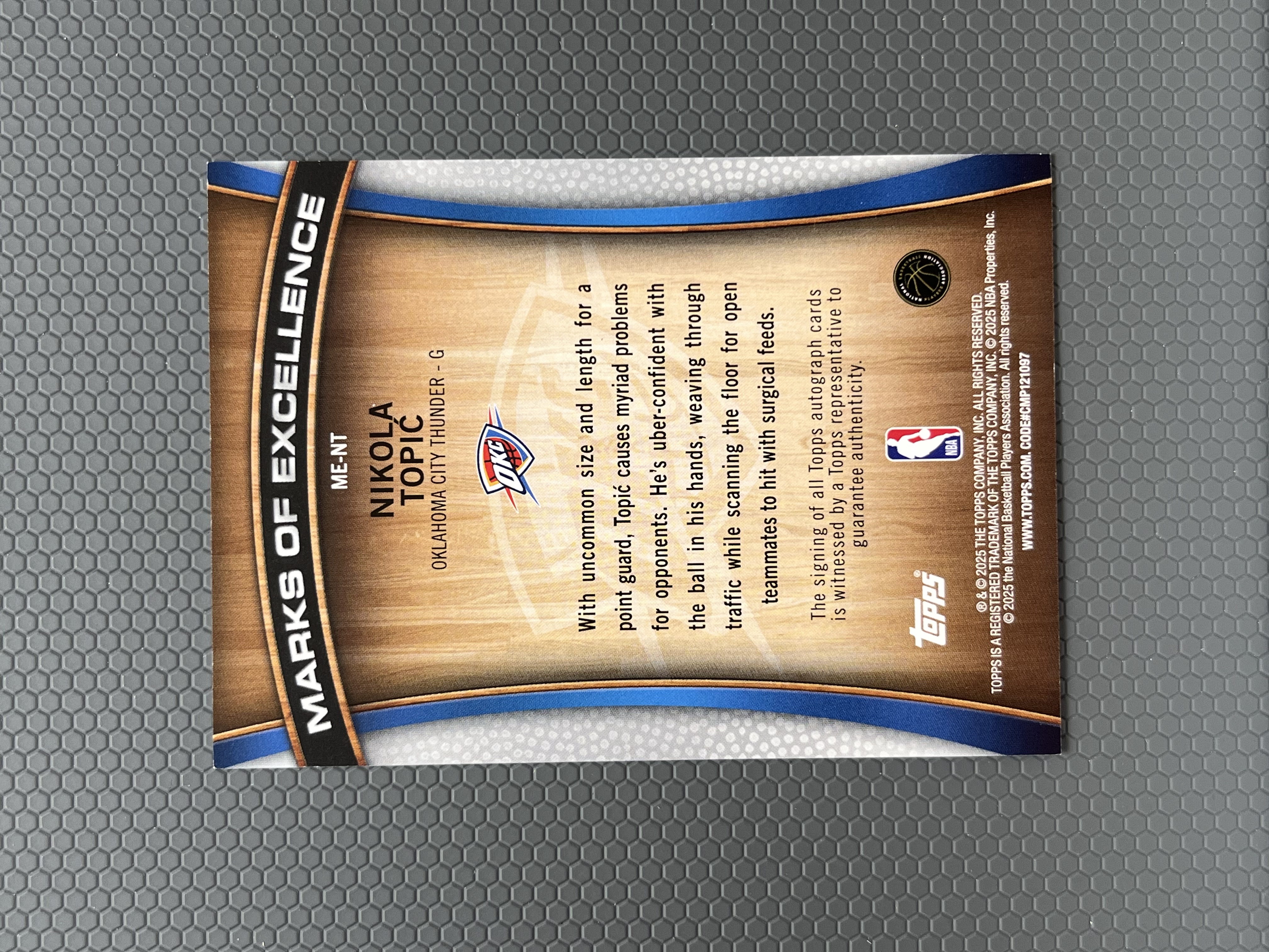 2025 Topps 新秀 尼古拉·托皮奇 NIKOLA TOPIC 雷霆 RC 签字 新秀签 特卡 折射 队徽签字 卡品如图-左