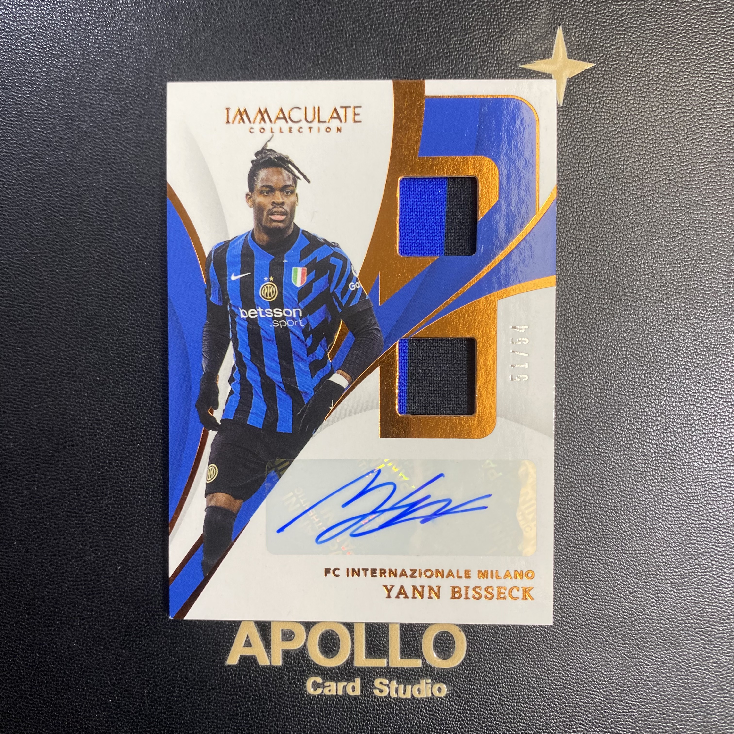 2024-25 Panini Immaculate Yann Bisseck 比塞克 爱咪咪 国际米兰 双色 双窗 球衣 切割 物料 暴力切割 54编 物料签 签字 卡品如图-光