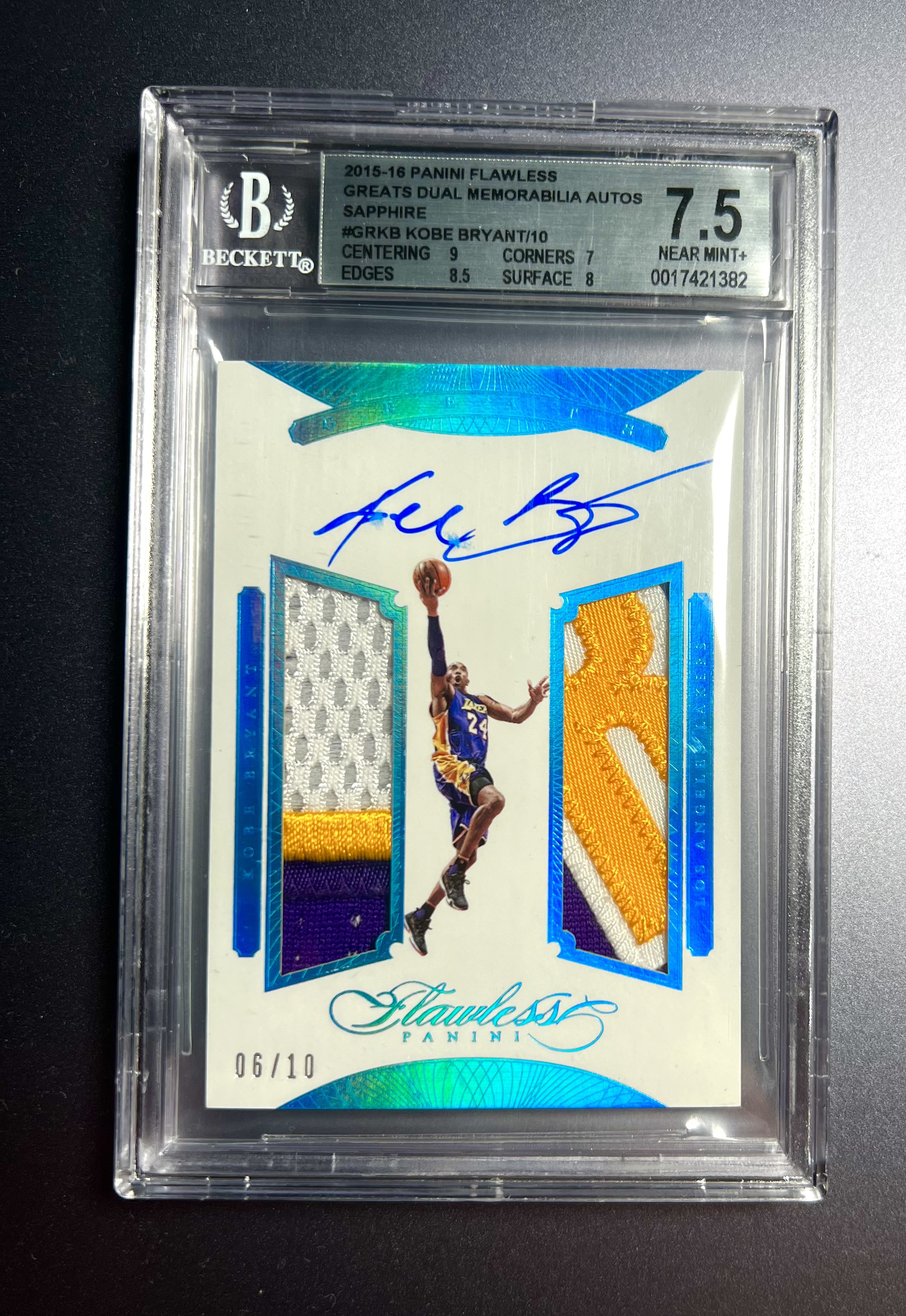 【咔嚓】2015 Panini Flawless Kobe Bryant 湖人 科比 布萊恩特 手提patch簽字卡簽 10編 湖水藍 超有價腰子 墨跡藍 BGS7.5 墨跡如圖 飛機頭