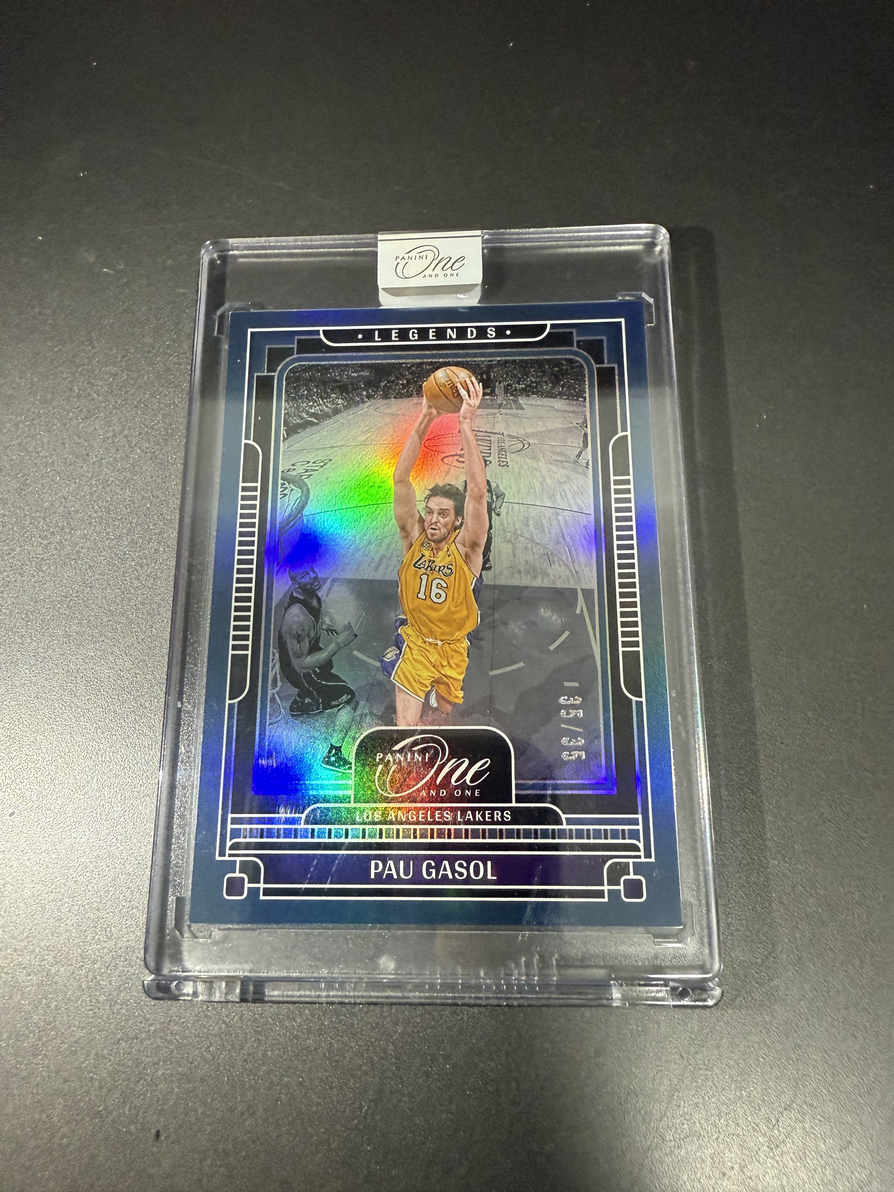 2024-25 Panini One and One Pau Gasol 保罗加索尔 湖人队 暴扣选图 蓝折 原封砖 35/35编 尾编 Z