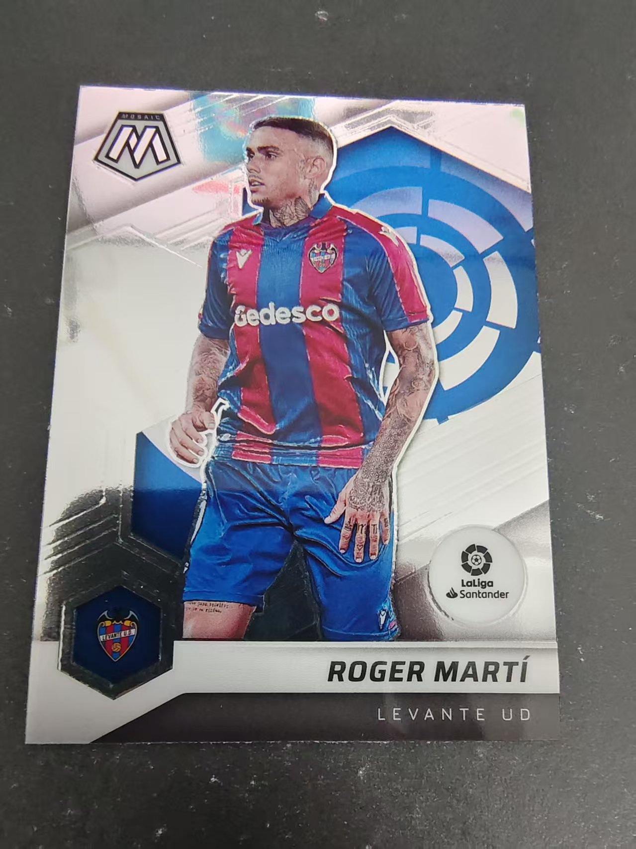 【可合并,不累计】2021-22 Panini Mosaic Roger Marti 马赛克 西甲 罗赫尔 马蒂 莱万特 划痕 边角瑕疵 #139