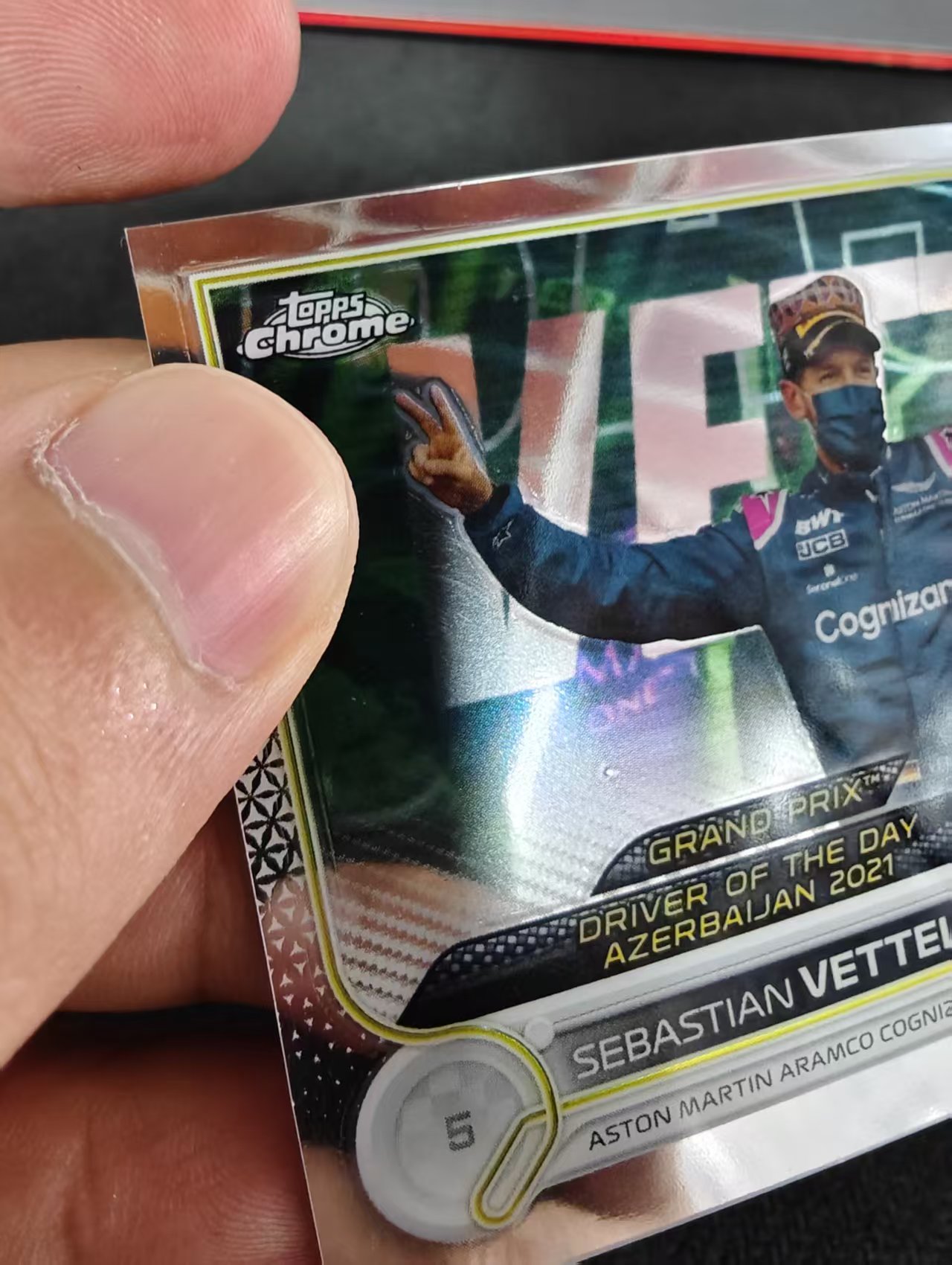 2022 Topps Chrome F1 Sebastian Vettel 阿斯顿马丁 赛巴斯蒂安 维泰尔 维特尔 划痕 边角瑕疵 #178