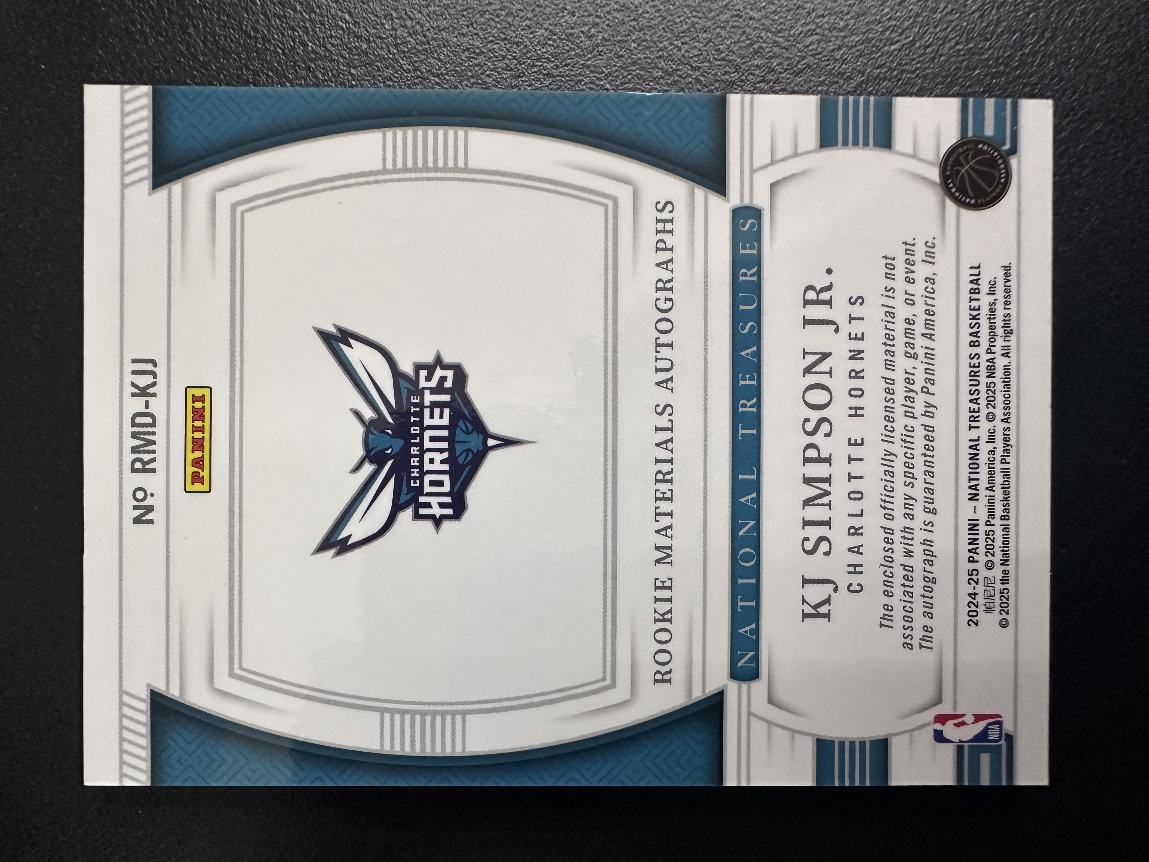 【Pw代卖】2024-25Panini国宝国际版 Kj Simpson Jr. 小Kj辛普森 黄蜂 新秀 RC 国宝双窗 三色暴力切割 Rpa 卡签 签字 国际版独占 02/24编 卡品如图 萝卜哥