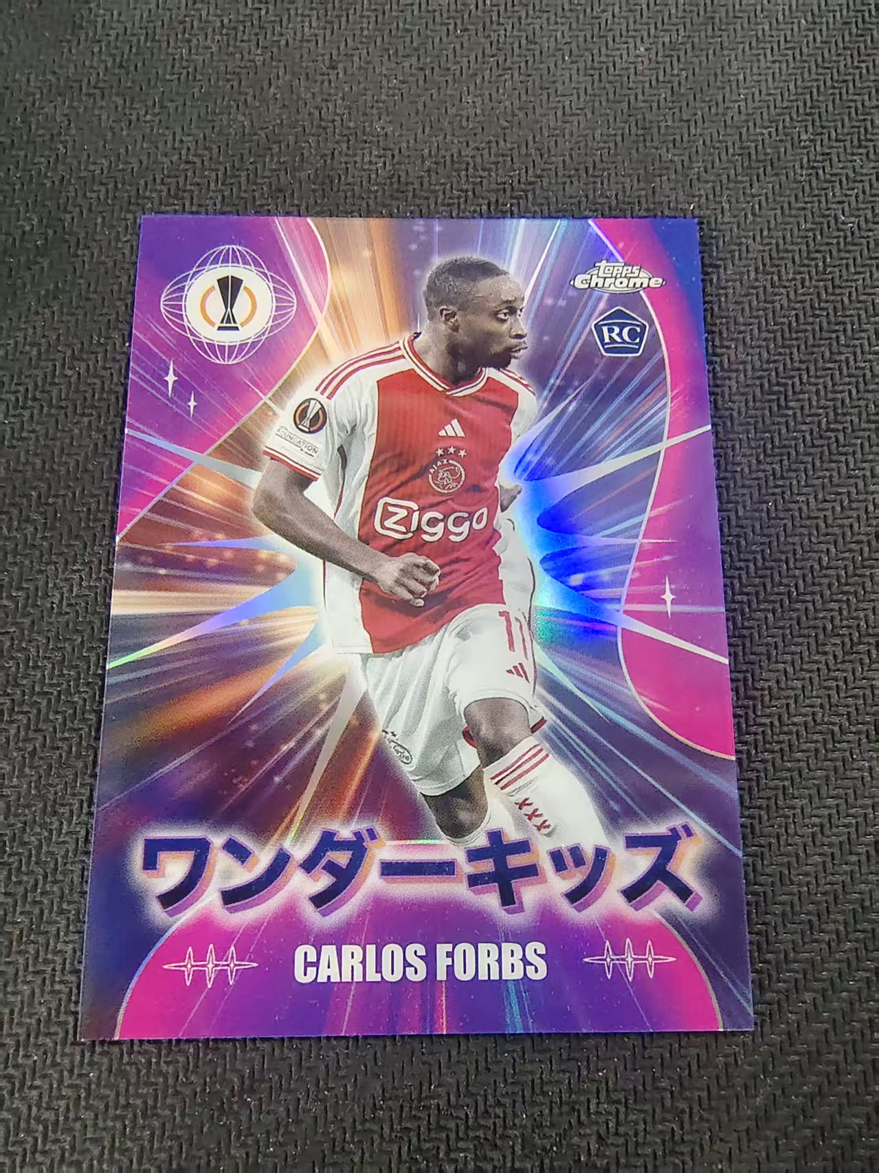 【可合并,不累计】2024 Topps Chrome Carlos Forbs 阿贾克斯 卡洛斯 福布斯 新秀 rc 欧冠 神奇小妖特卡 银折 划痕 边角瑕疵 #17