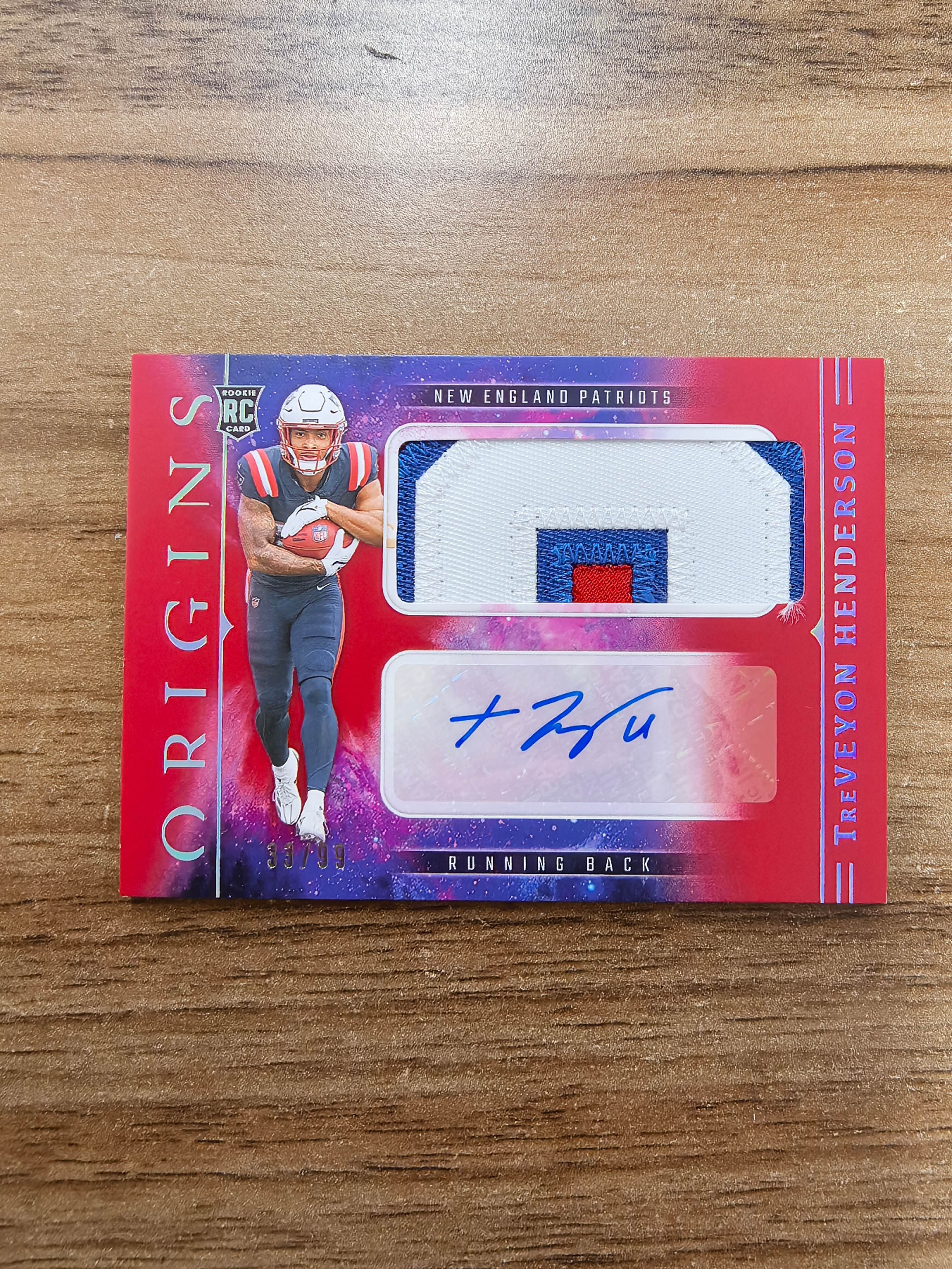 2025 Panini Origins TREVEYON HENDERSON RC 起源 橄榄球 特雷冯亨德森 新英格兰爱国者队 新秀 33/99编 签字 贴签 RPA 球衣暴力切割 卡品如图 流浪