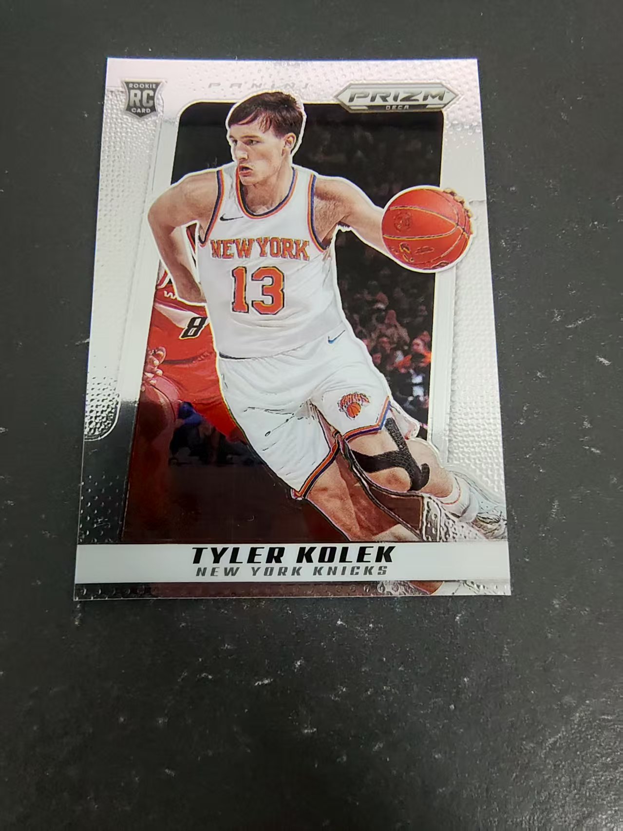 【可合并,不累计】2024-25 Panini Prizm Deca Tyler Kolek 尼克斯 泰勒 科勒克 新秀RC 元年复刻 PZ 划痕 边角瑕疵 #31