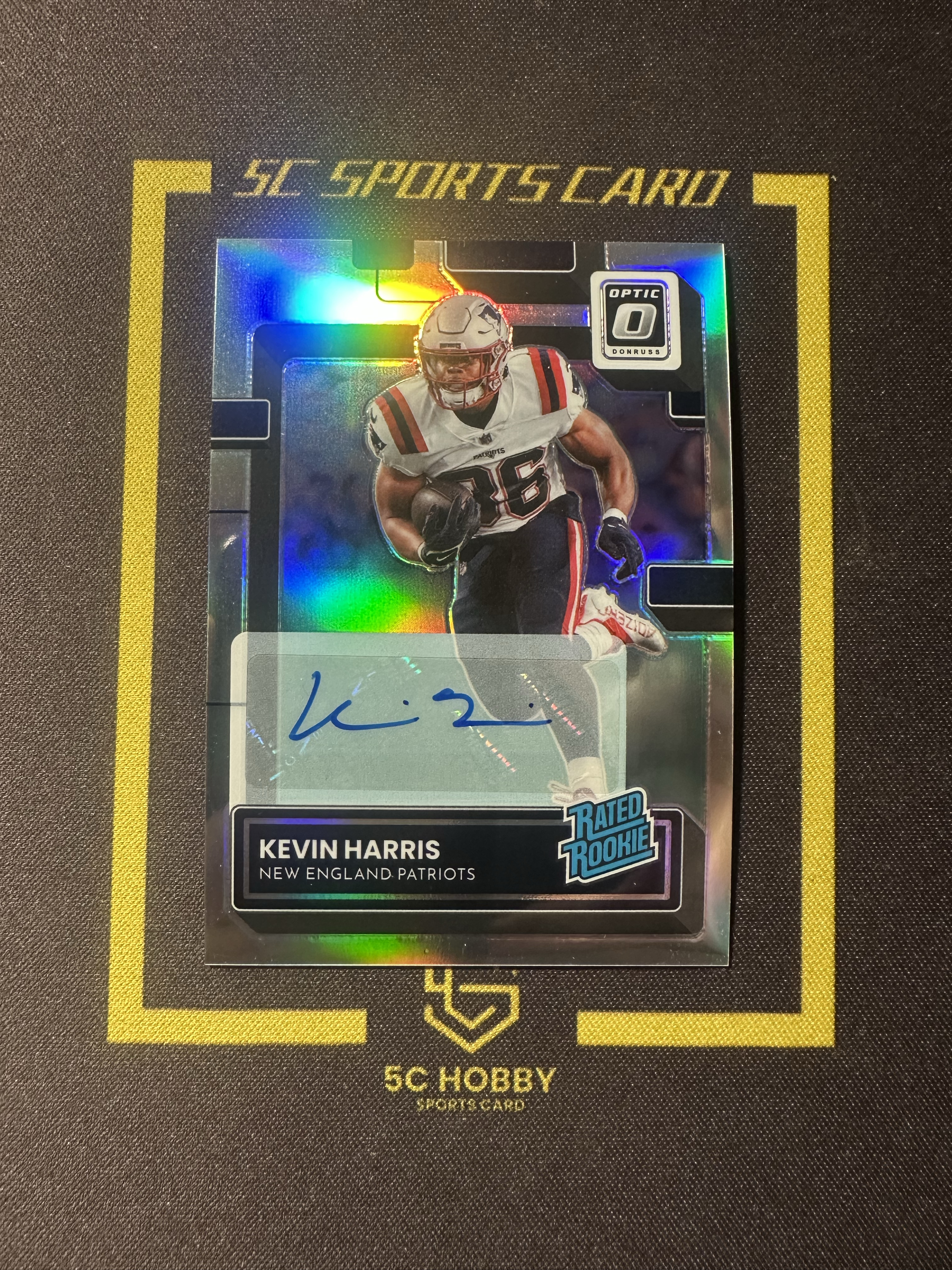 【主演出卡】 2022 panini 橄榄球 杜蕾斯optic 爱国者 Kevin Harris 新秀 签字 099/125 RC