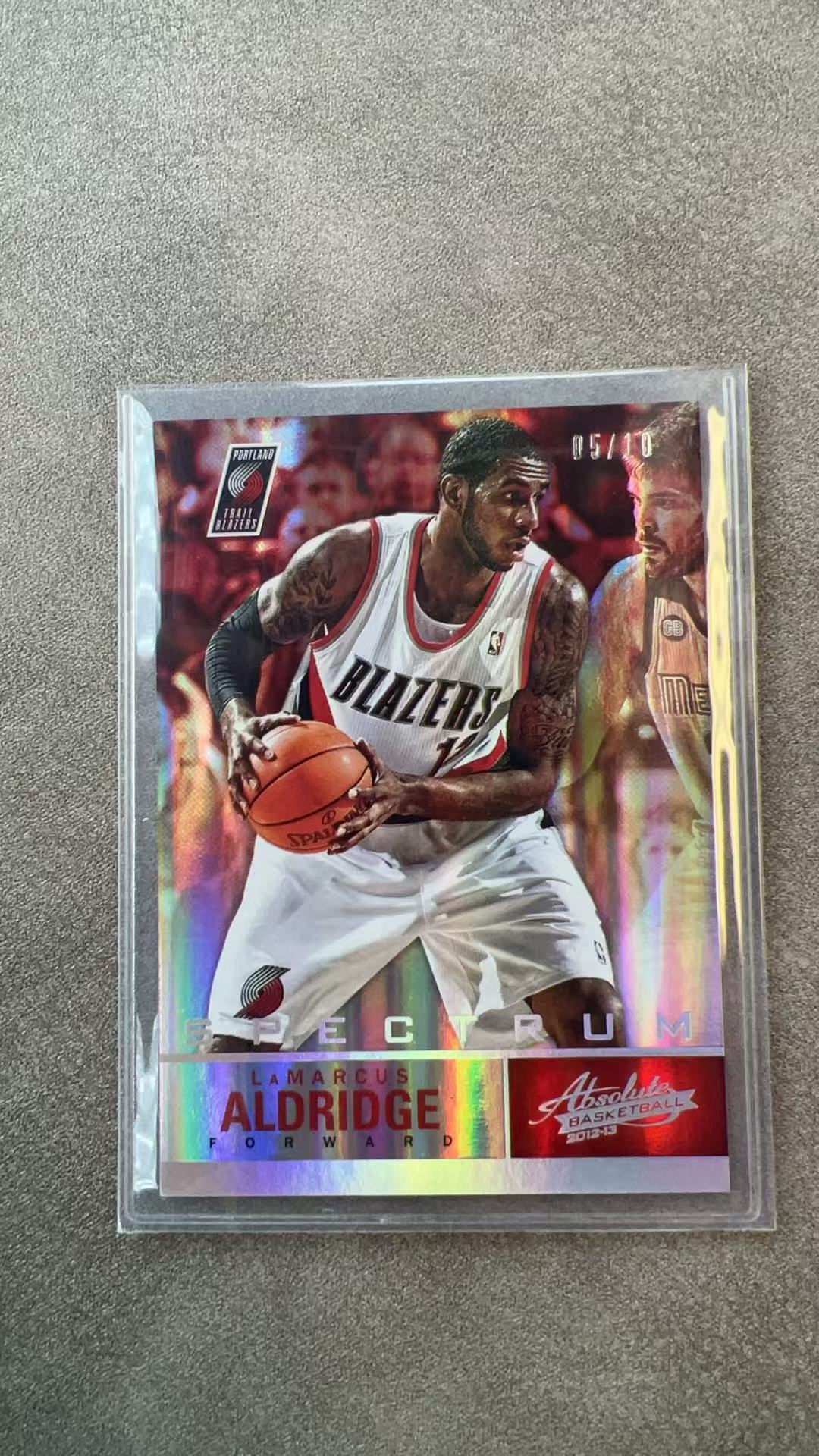 6564【330球星卡实体店代卖】2012-13 帕尼尼 ABS 阿尔德里奇 LaMarcus Aldridge 开拓者 05/10编 低编 折射 仅顺丰寄付(UK23)