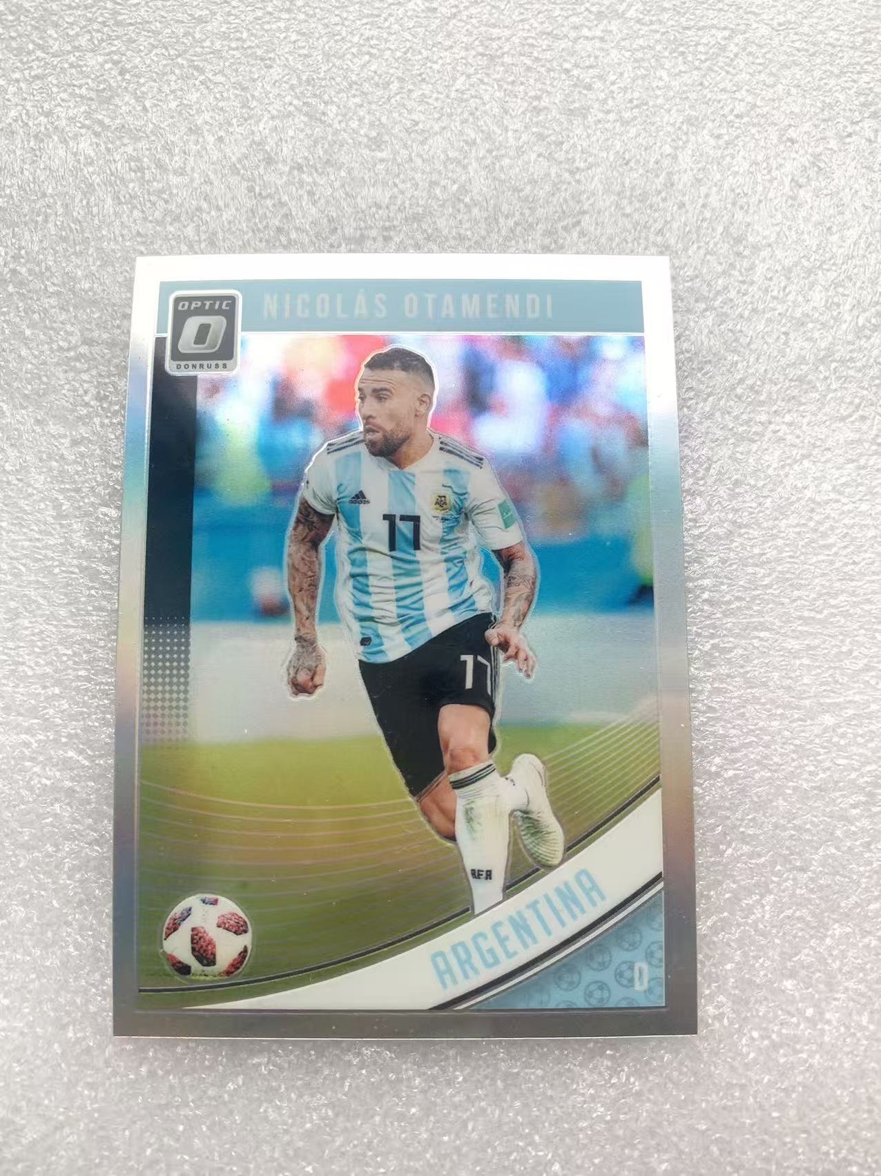 2018-19 Panini Donruss Nicolás Otamendi 奥塔门迪 阿根廷 本菲卡 折射 蕾斯 银折 实卡精美 收藏必备 卡品如图