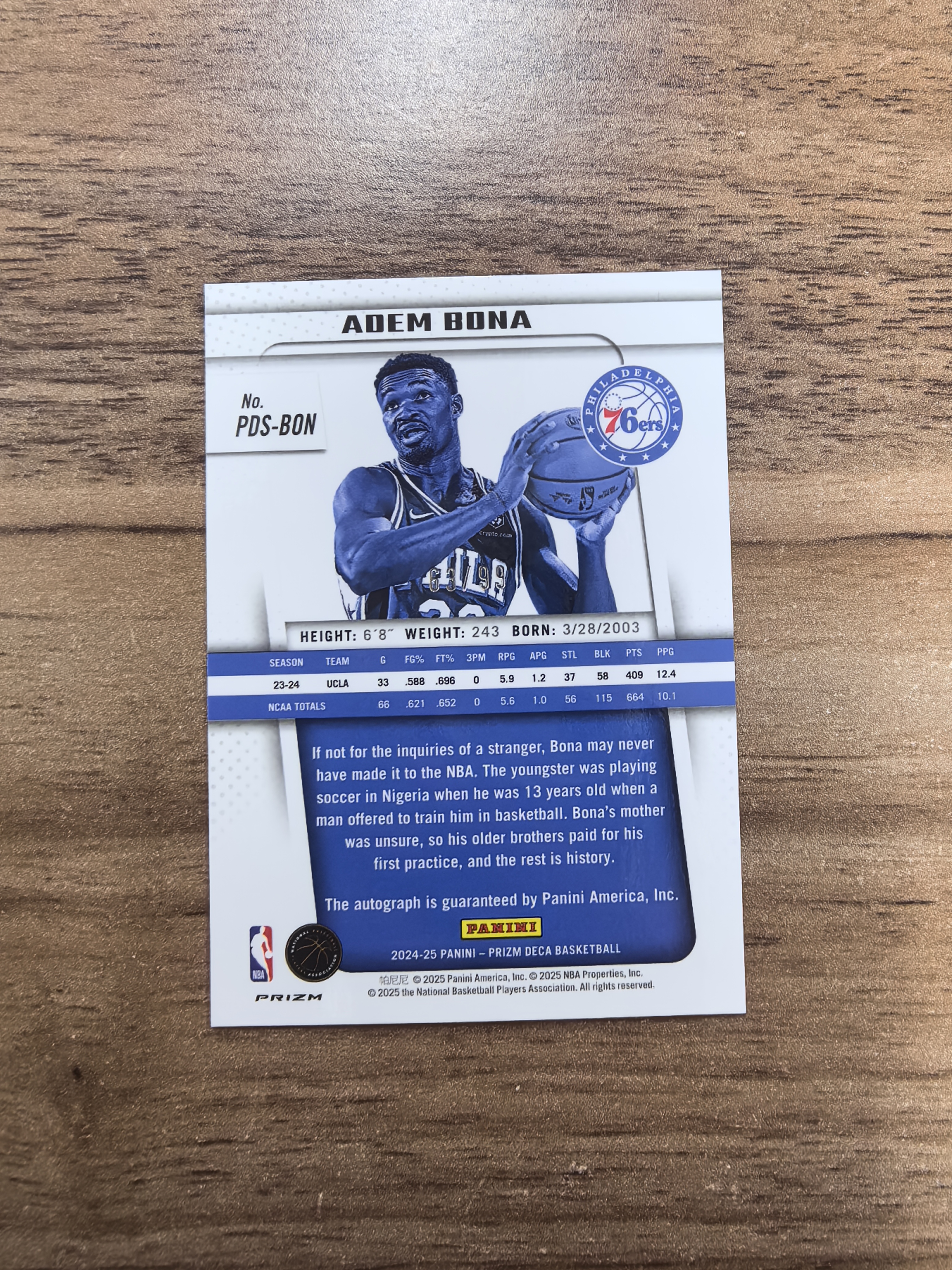 2024-25 Panini PRIZM DECA Adem Bona RC PZ复古 76人 阿德姆博纳 新秀 63/99编 签字 贴签 红折 折射 微瑕 实卡精美 卡品如图 收藏必入 流浪
