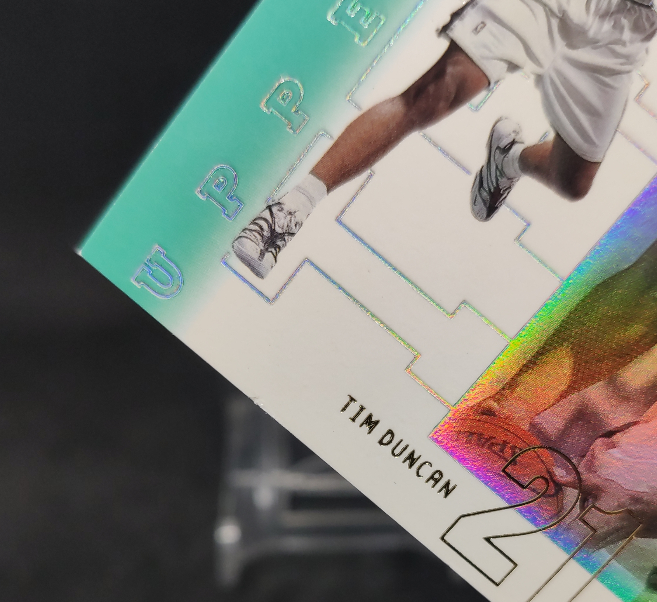 【DC拍卖】7.18(微瑕) 蒂姆邓肯 Tim Duncan Upper Deck Upper Decade 十年纪念特卡 彩虹银折射 马刺 21 号经典上篮复古老球星卡 #UD9