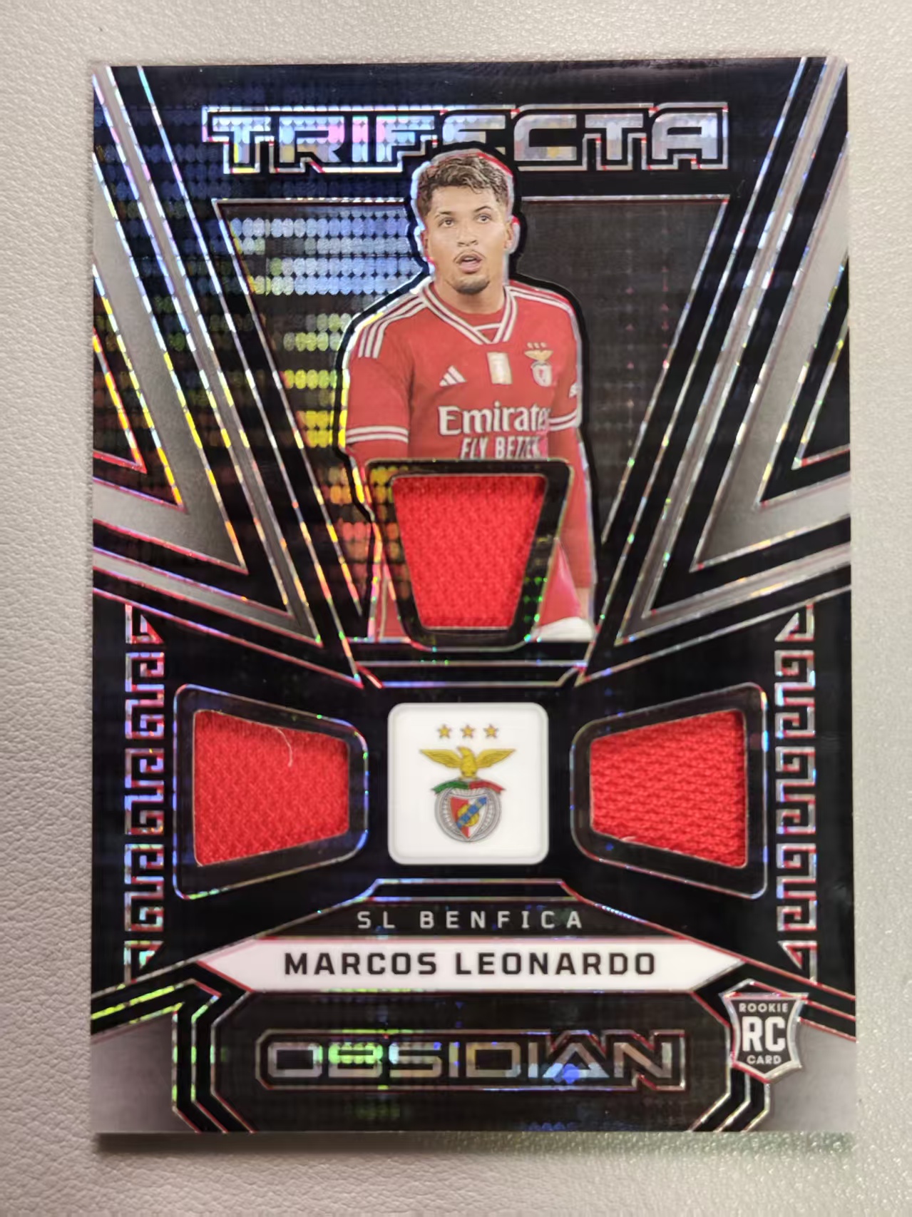 【阿泽代卖】2023-24 Panini Obsidian 黑曜石 Marcos Leonardo 本菲卡 新秀 RC 莱昂纳多 /49编 折射 三窗物料 球衣切割 卡品如图 介意勿拍-MAN