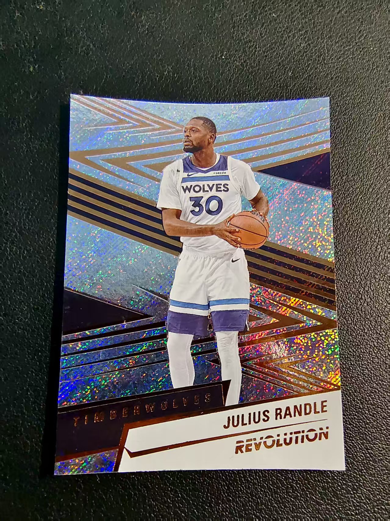 【可合并，不累计】2024-25 Panini Revolution Julius Randle 革命 森林狼 兰德尔 折射 边角瑕疵 #90