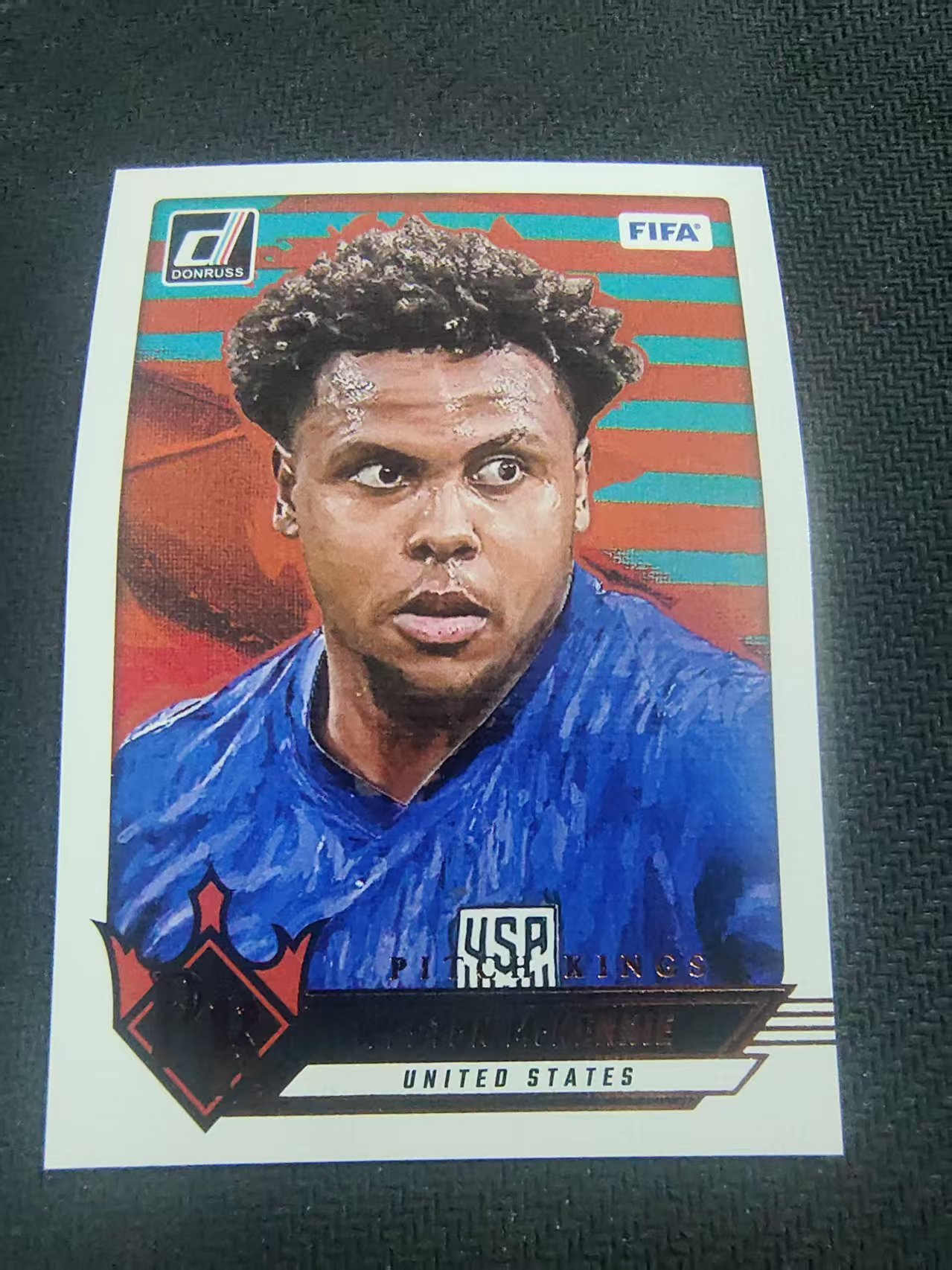 【可合并,不累计】2024-25 Panini Donruss Weston McKennie 麦肯尼 尤文图斯 美国 油画特卡 FIFA杜蕾斯 划痕 边角瑕疵 #12