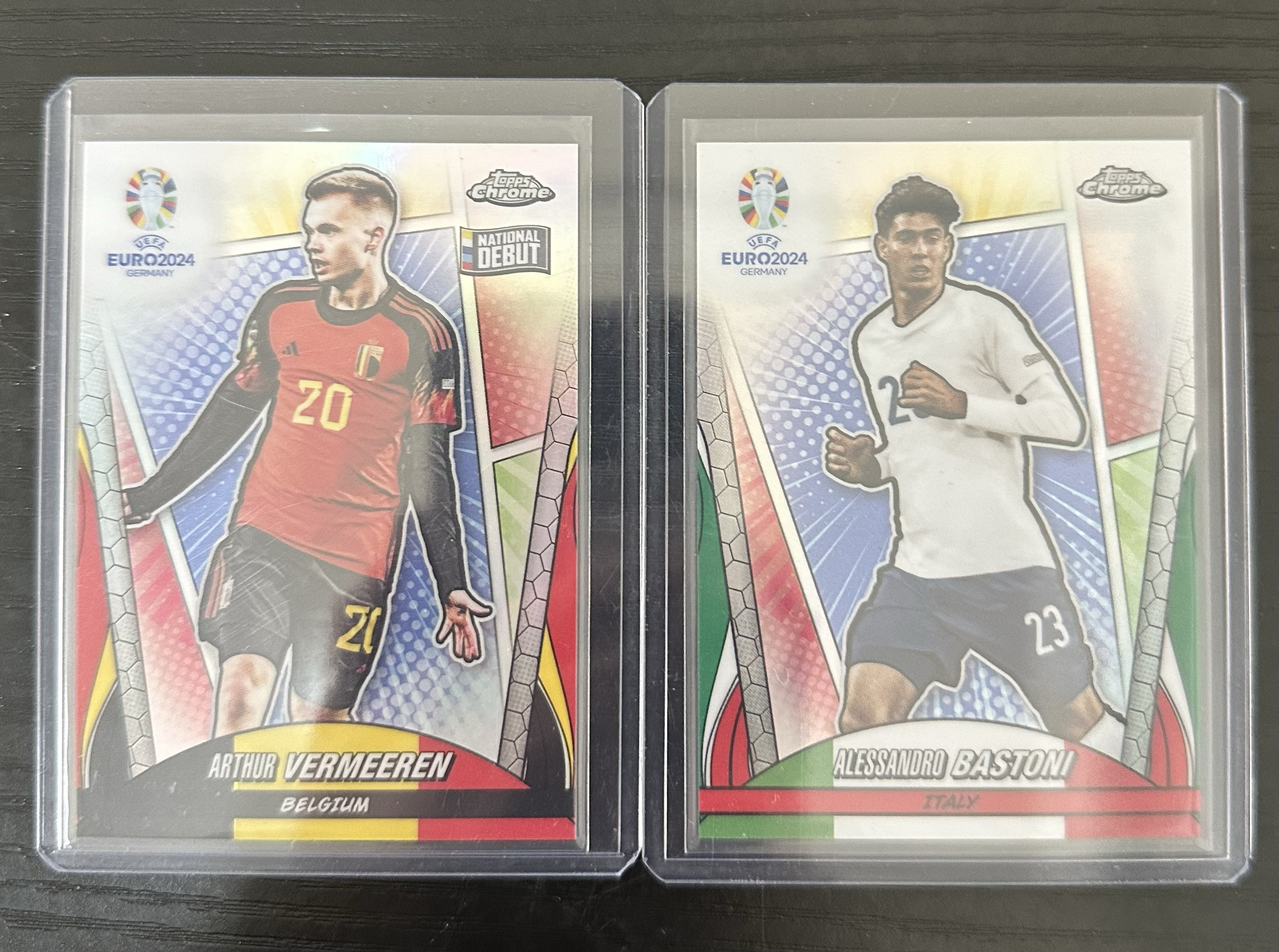 Topps Chrome 欧洲杯tc 费尔梅伦 巴斯托尼 大比例 SP 箱货 漫画 彩拼折 两张lot 意大利 比利时 战神无双拍卡 (eric)