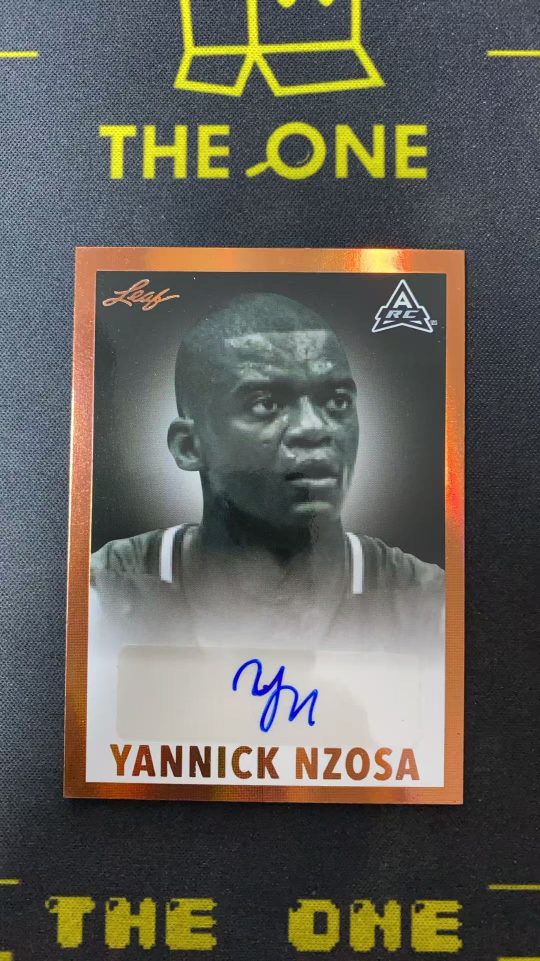 2022 Leaf TRINITY Yannick Nzosa RC 【TheOne】雅尼克 恩佐萨 新秀 签字 不保卡品【TP】