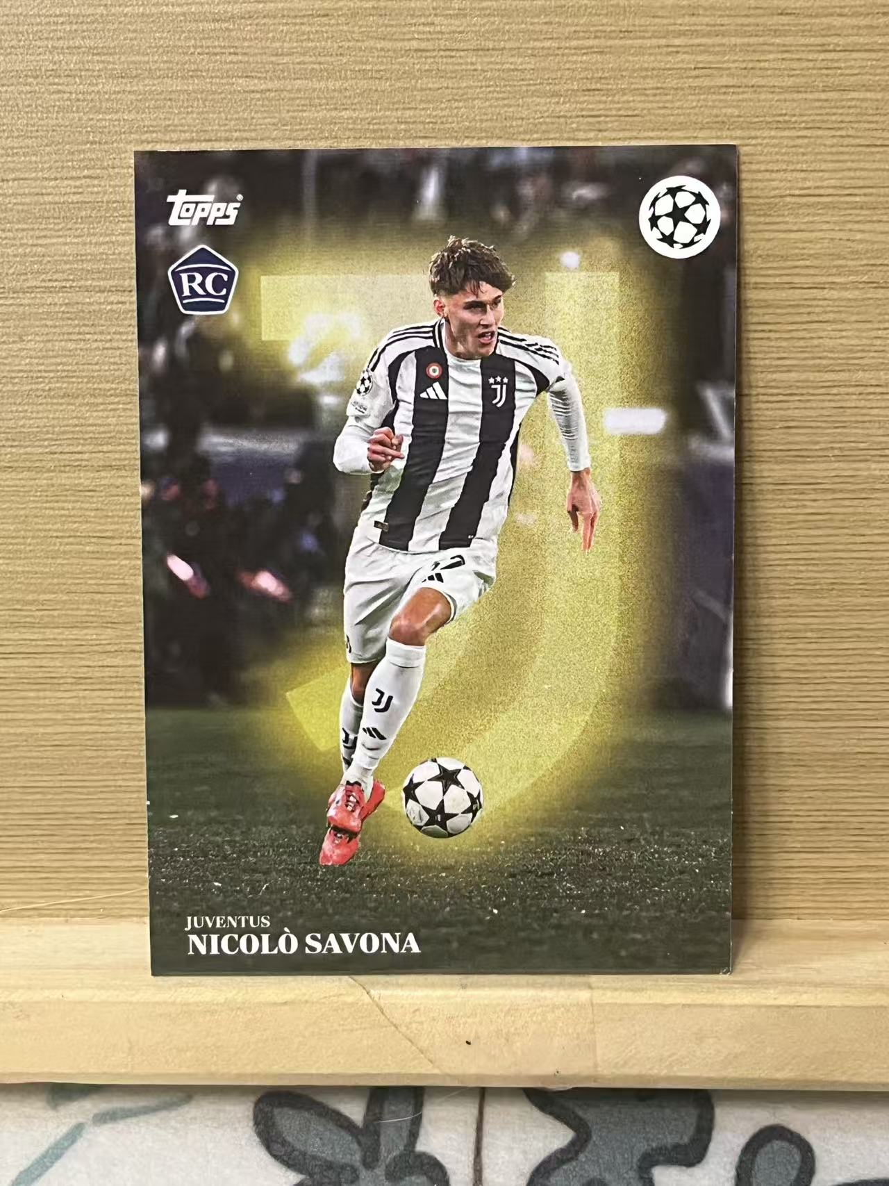 2025 Topps UEFA nicola savona RC 萨沃纳 新秀 尤文图斯 极简 欧冠 实卡精美 收藏必备 LZ5