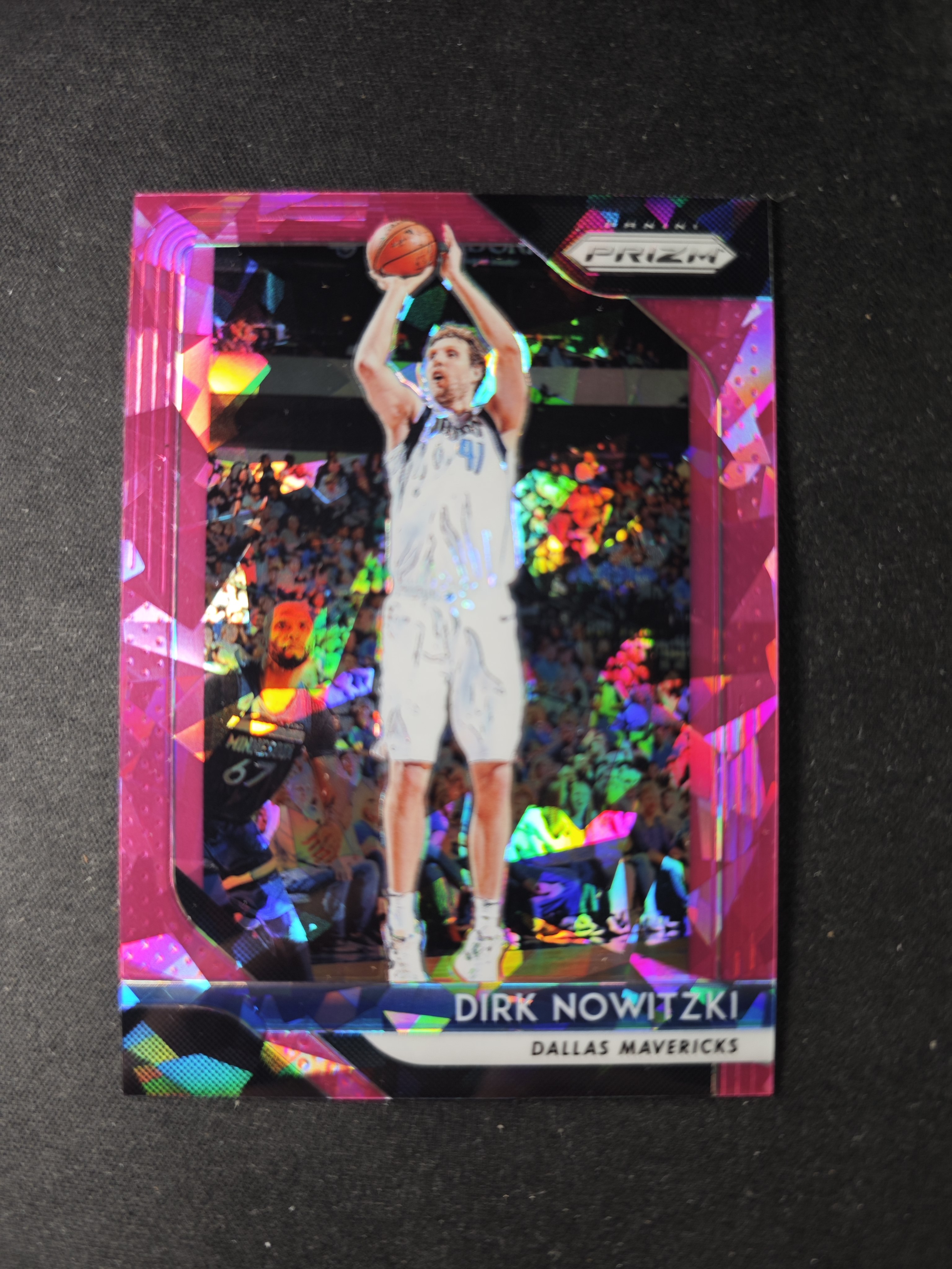 【蛤蟆特卖】德克 诺维茨基 2018-19 PANINI PRIZM系列 粉色碎冰折射 经典设计 超级漂亮 稀有好卡 卡品如图 专收必备!