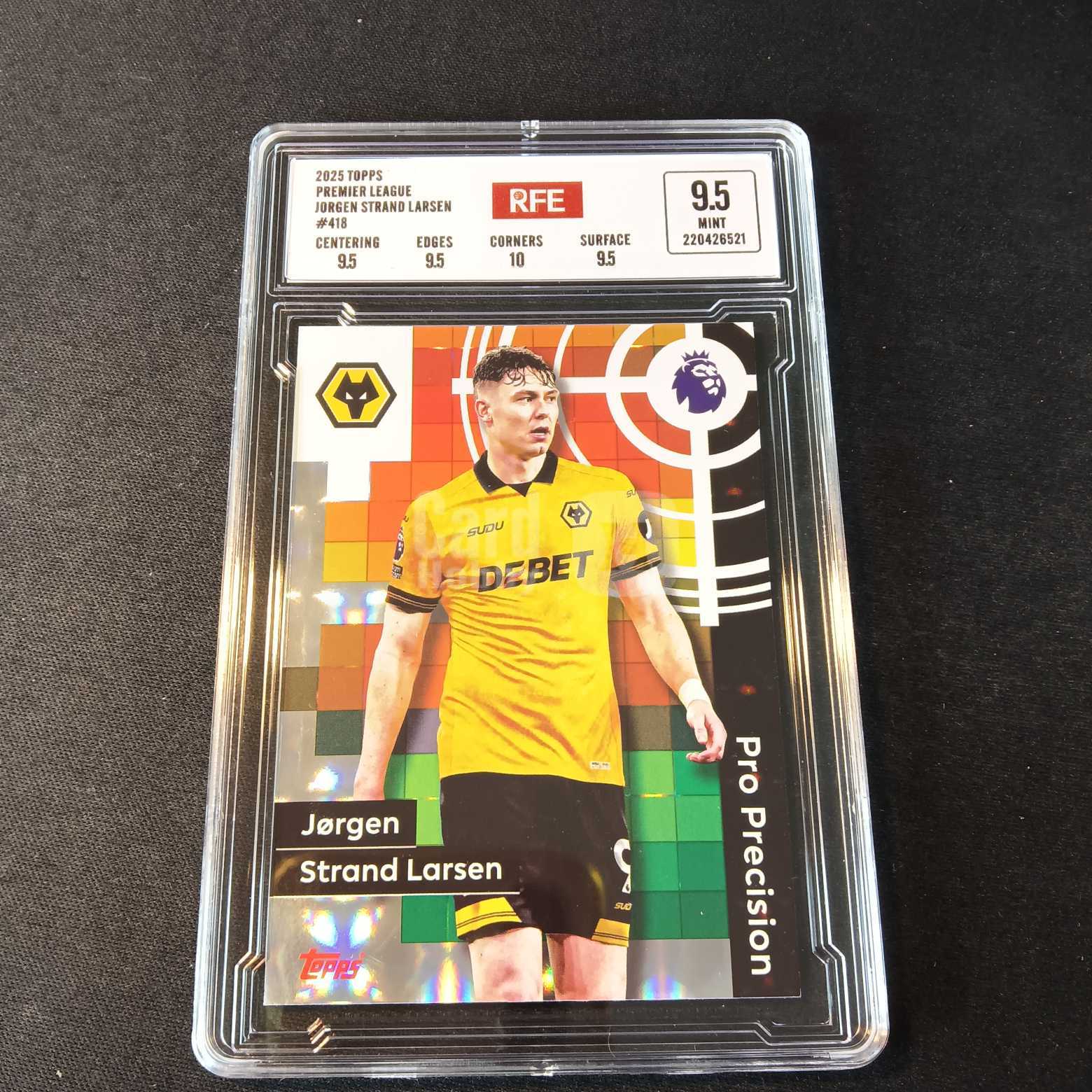 2025 Topps premier league 尤尔根 拉森 评级卡 狼队 折射 实卡精美稀有 品质保障 投资收藏必备 保值回购 详情见说明 【蓝色星球】