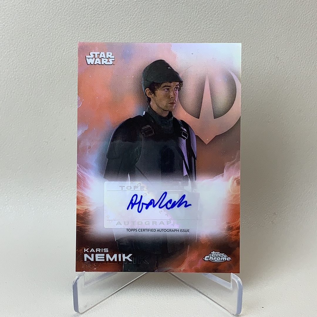 【弈卡代拍】 2025 Topps Star Wars 星球大战 Chrome 银折 折射 签名 签字 蓝字贴签 Karis Nemik 义军成员 品相如图 凑套必备 Mito