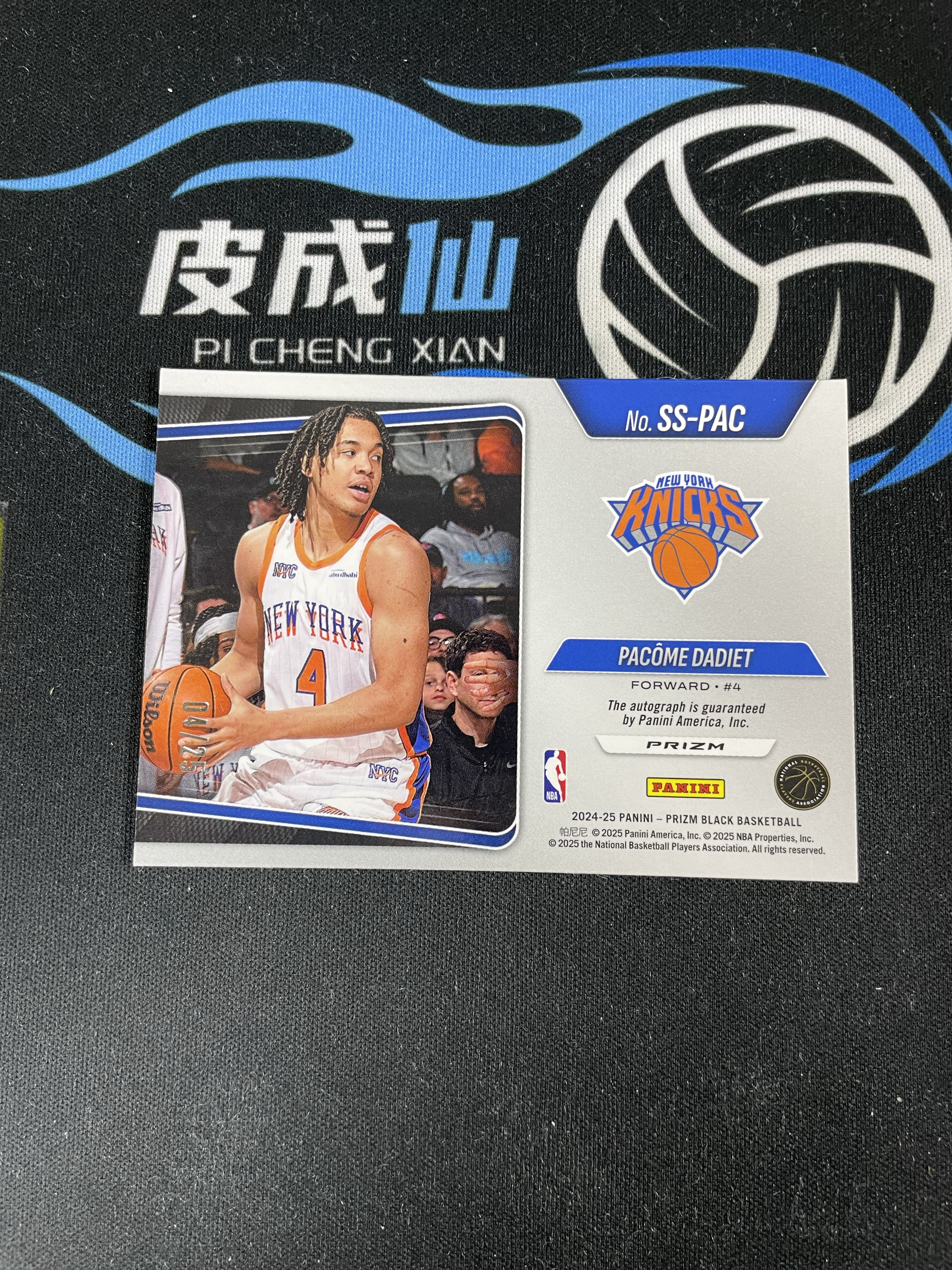 【皮成仙拍卖 统一手续费6%】 PANINI 24-25 PRIZM BLACK 尼克斯 帕科姆达迪耶 新秀 RC MOJO折 签字 04/25编 同背 凑套必备 值得收藏【只发顺丰】张优秀11.11