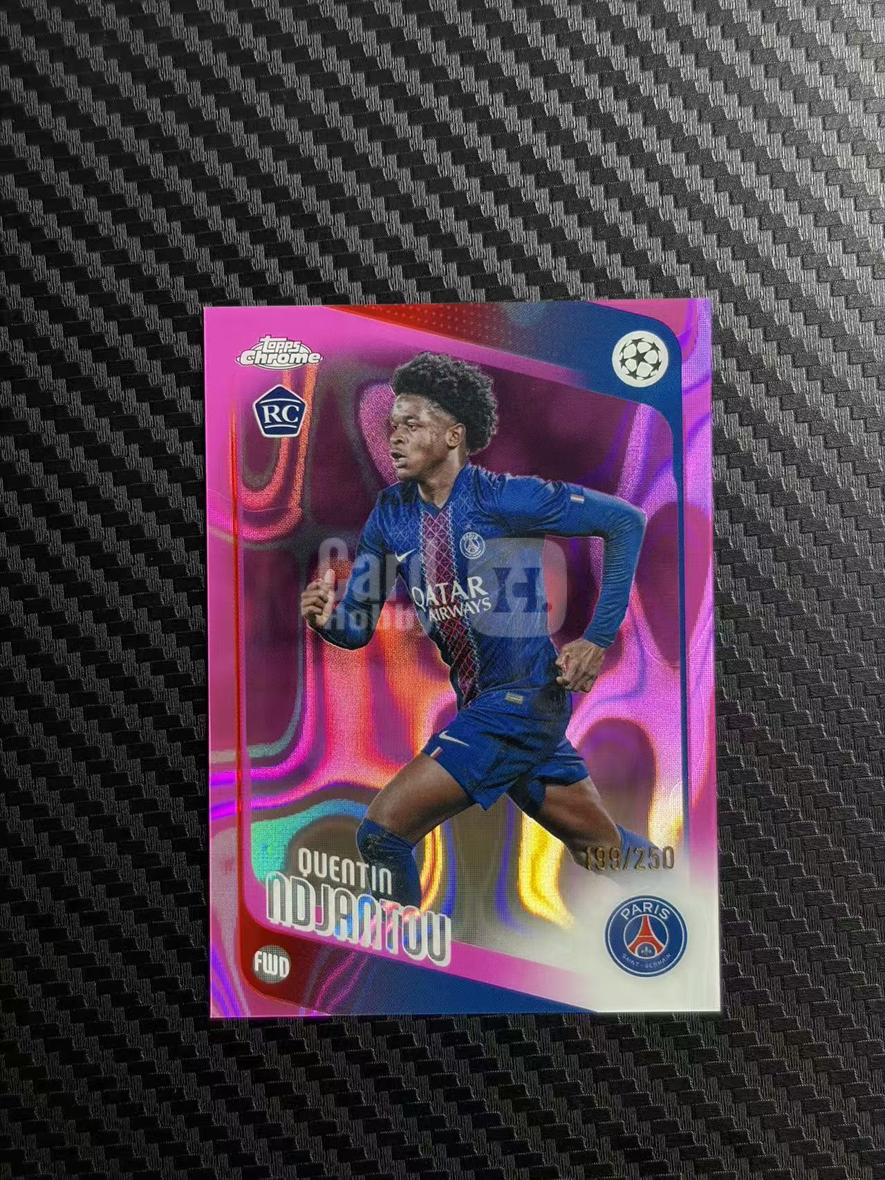2026 Topps Chrome quentin ndjantou 欧冠 巴黎圣日耳曼 昆汀 恩詹图 RC 新秀 粉熔岩折 250编 折射 卡面瑕疵 介意勿拍 细节如图 拍前看描述 不累计