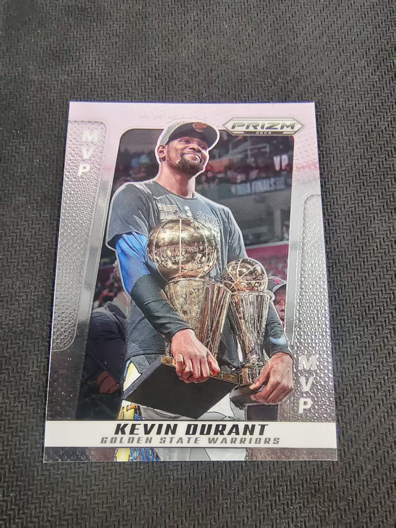 【可合并,不累计】2024-25 Panini Prizm Kevin Durant pz deca 复古 太阳 凯文 杜兰特 PZ MVP 捧杯 划痕 边角瑕疵 #288