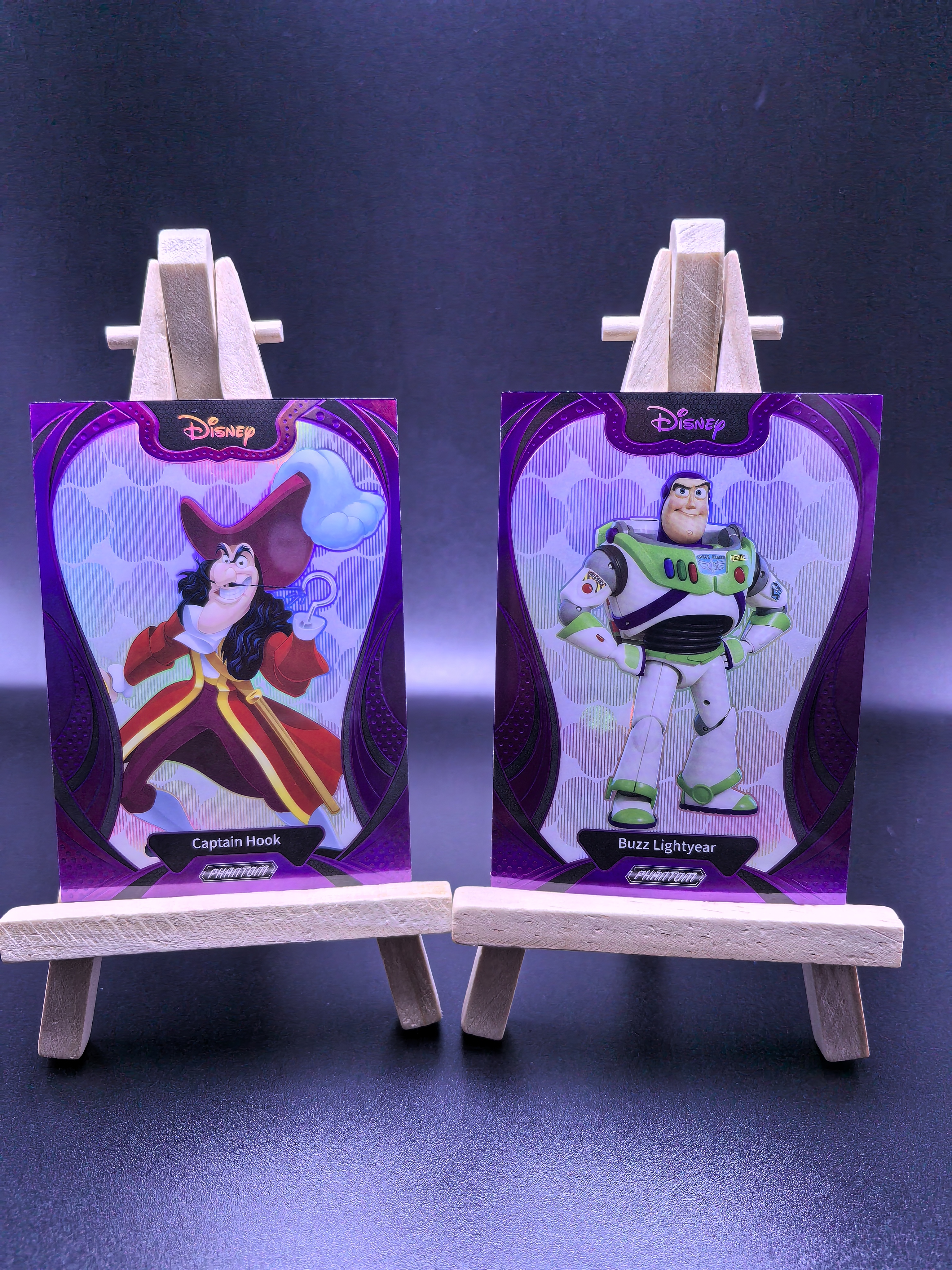 2025 Kakawow 卡卡沃 Phantom Disney 迪士尼 Buzz Lightyear 玩具总动员 巴斯光年 虎克船长 紫折 紫波纹折 限量115编 卡品如图(NGU)