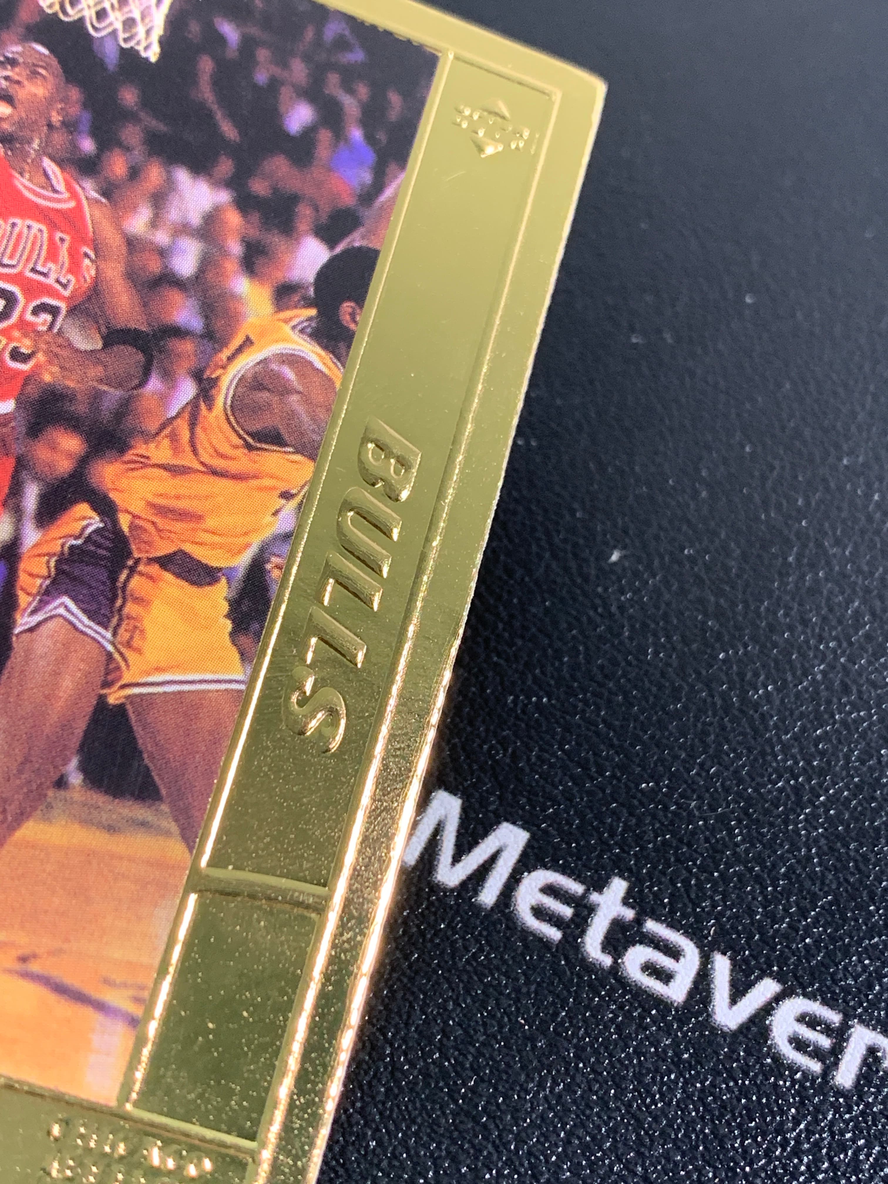 【元宇宙拍卖】张张总222:1999 Upper Deck 22kt Gold Michael Jordan 公牛 迈克尔乔丹 篮球之神 飞人 金箔 烫金 2113/9923编 经典老卡 带证书 瑕疵如图 收藏必备