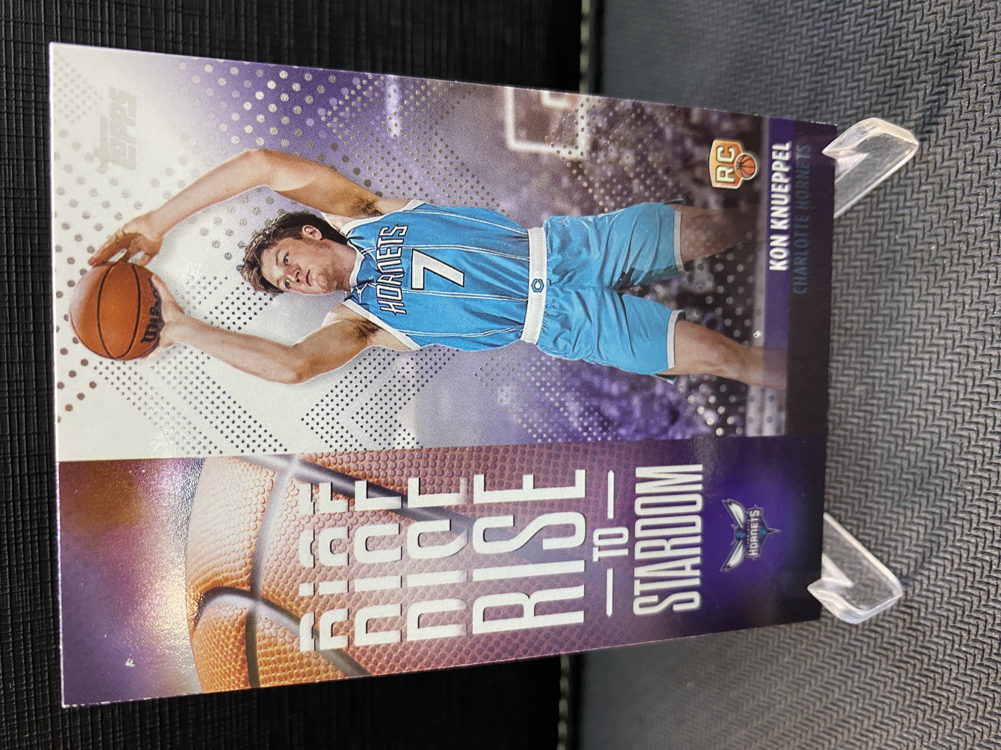 2025-26 Topps flagship Kon Knueppel RC 新秀 特卡 RISE TO STARDOM 康 克尼普尔 收藏必备 卡品如图 -Zle-【乌苏拍卖】