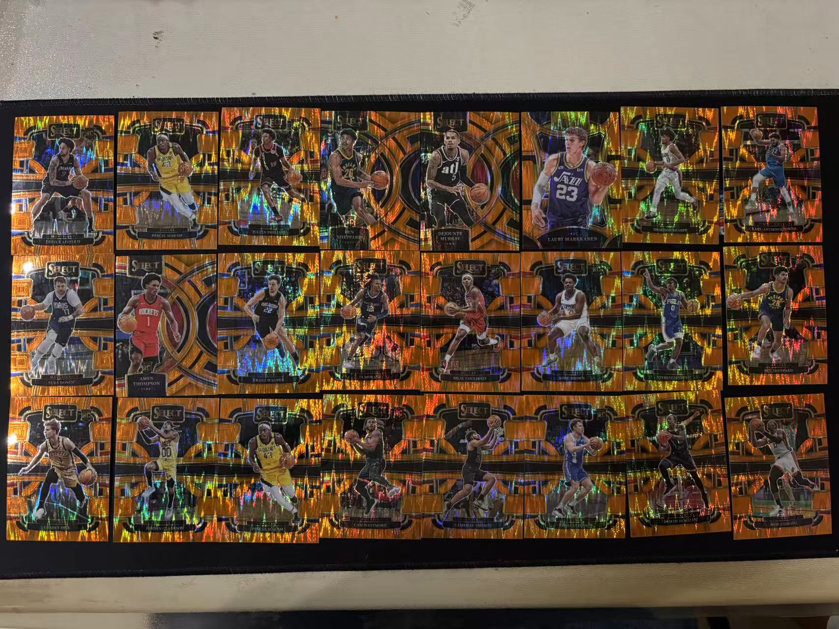 【星辰】PANINI 23-24 SELECT系列 折射 黄波纹 西亚卡姆 东契奇 RC 新秀 阿门 汤普森 穆雷 马尔卡宁 唐斯 瓦格纳 莫兰特 马克西 阿德巴约 托马斯 德罗赞 等 好人 LOT