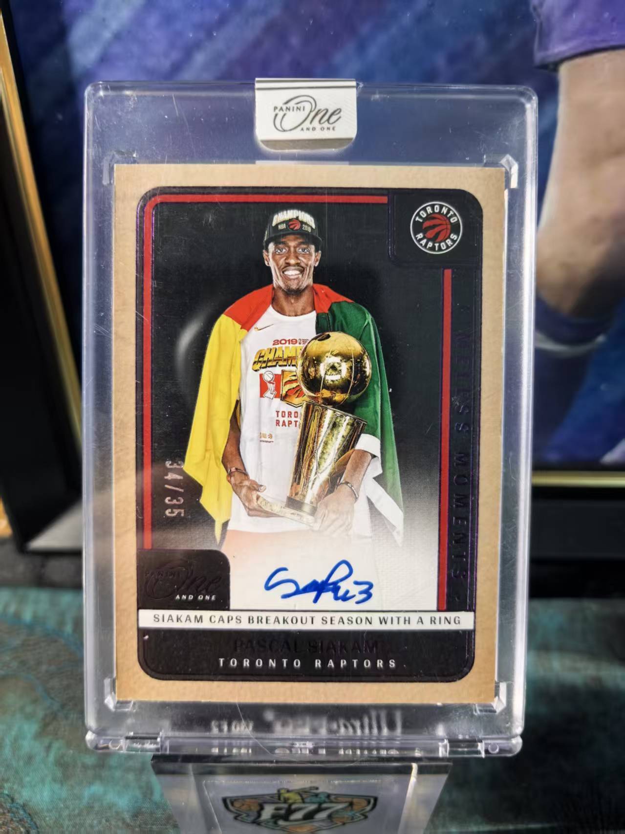 2024-25 Panini One and One Pascal Siakam 猛龙 帕斯卡尔 西亚卡姆 猛龙核心 Timeless Moments 时刻签 签字卡签 捧杯 紫平行 35编 原封砖