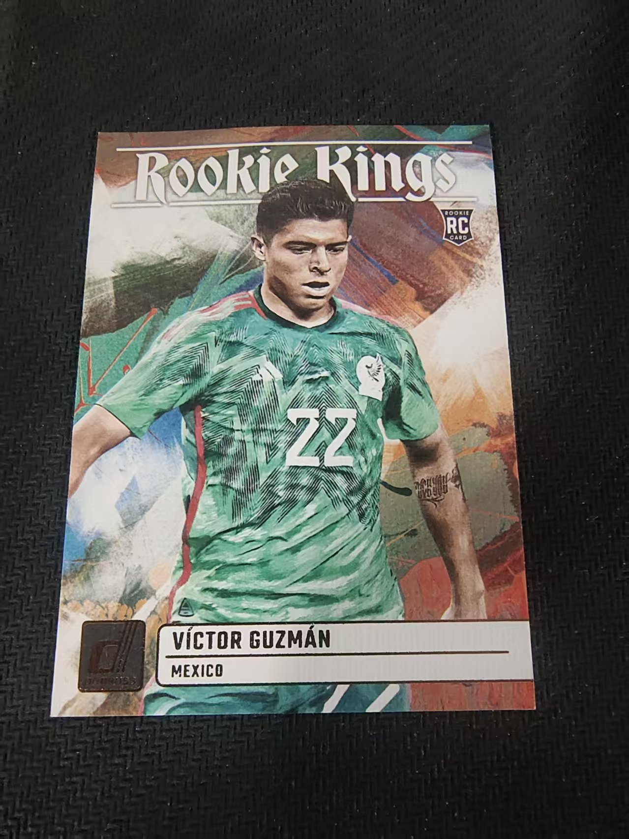 【可合并,不累计】2023-24 Panini Donruss Victor Guzman RC 古兹曼 新秀 墨西哥 油画 特卡 杜蕾斯 FIFA 划痕 边角瑕疵 #8
