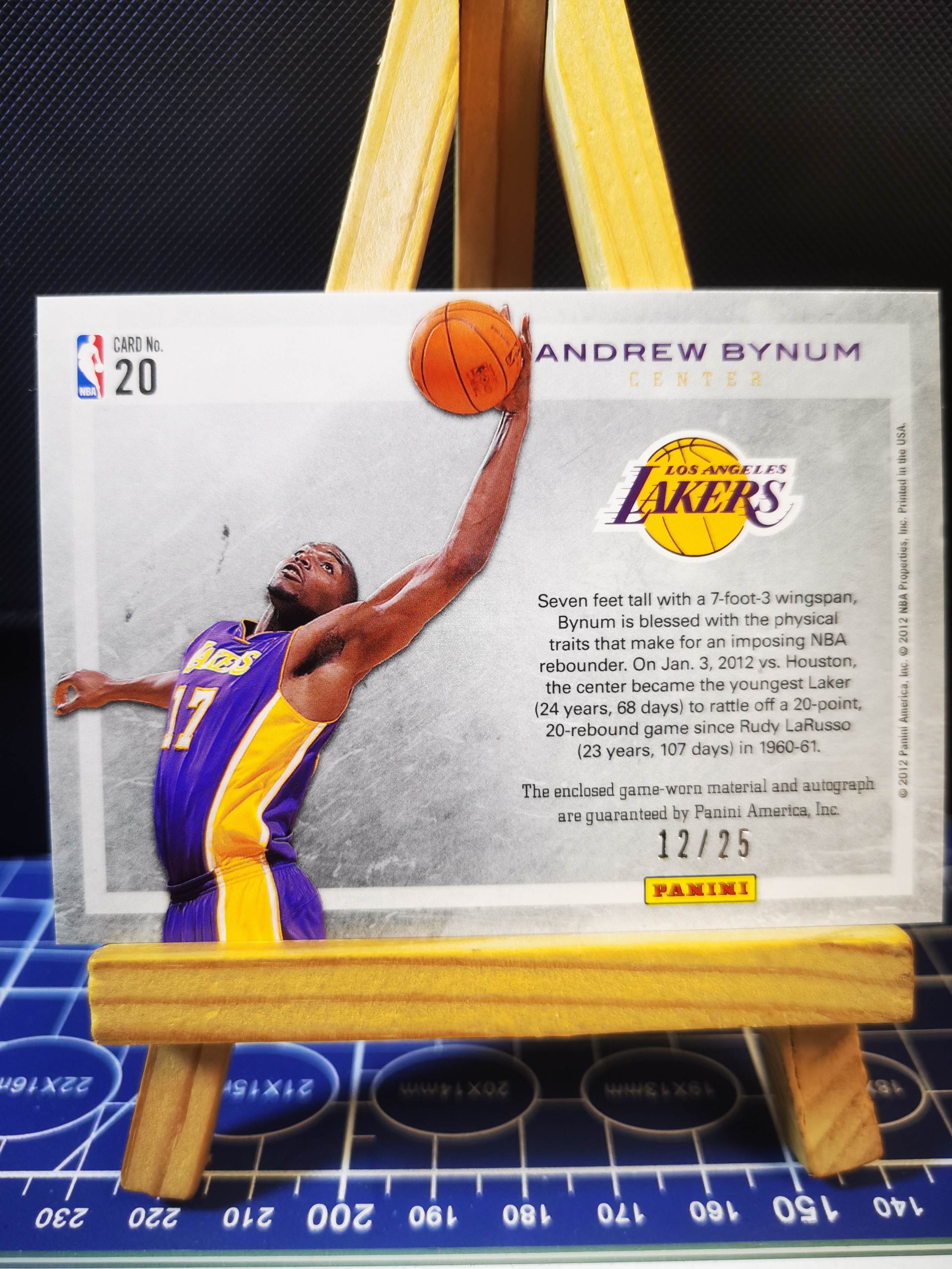 2012 Panini Limited Andrew Bynum #20 12/25编 圣诞编 安德鲁·拜纳姆 签字 球衣 物料 湖人