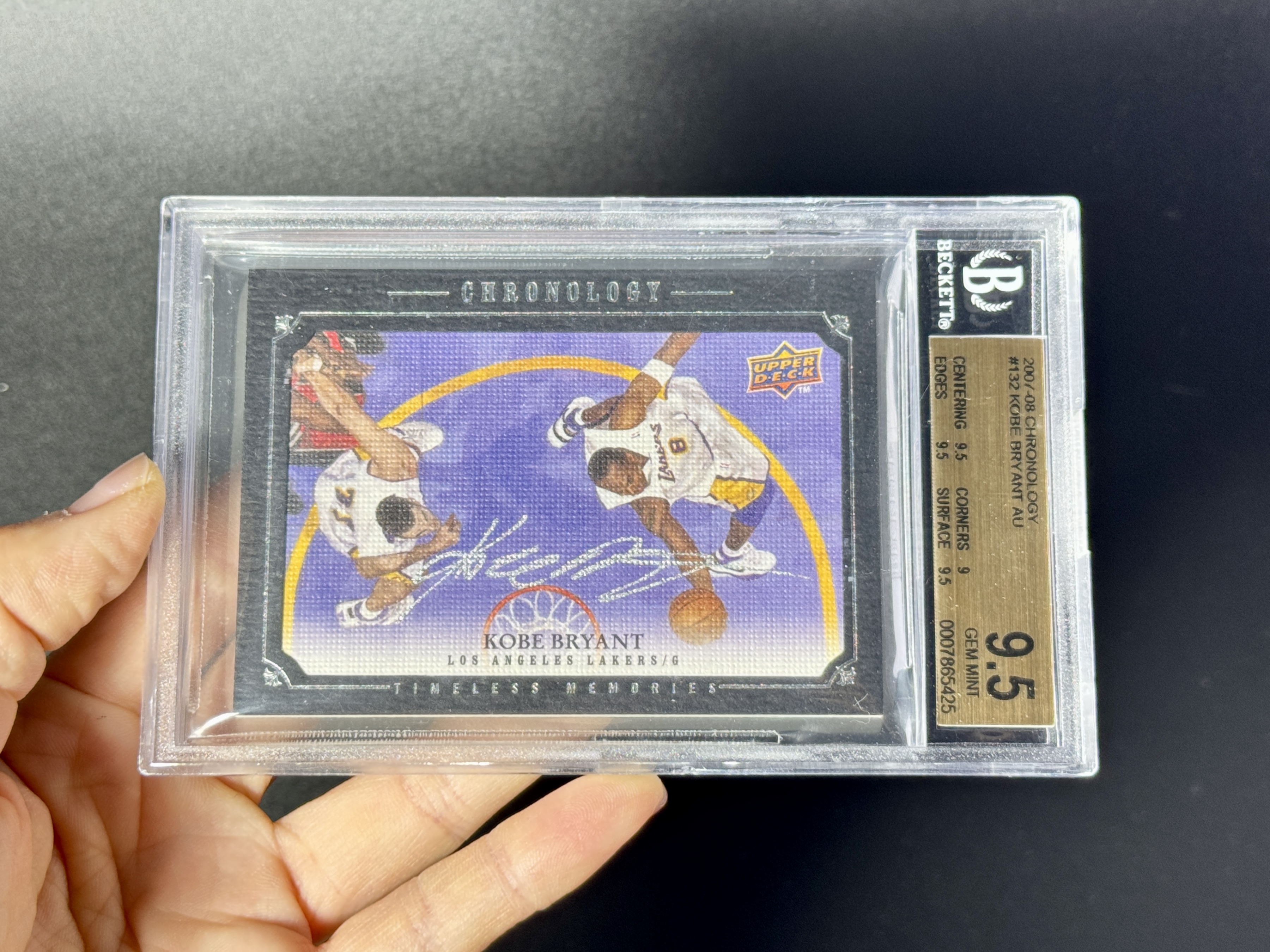 【喷子拍卖】2007-08 upper deck chronology Kobe Bryant 湖人 科比 布莱恩特 最经典81分屠龙时刻 老油画 签字 99编 银笔 卡签 大hit卡 BGS金标9.5/10 专收必备 送订制壳 JYL